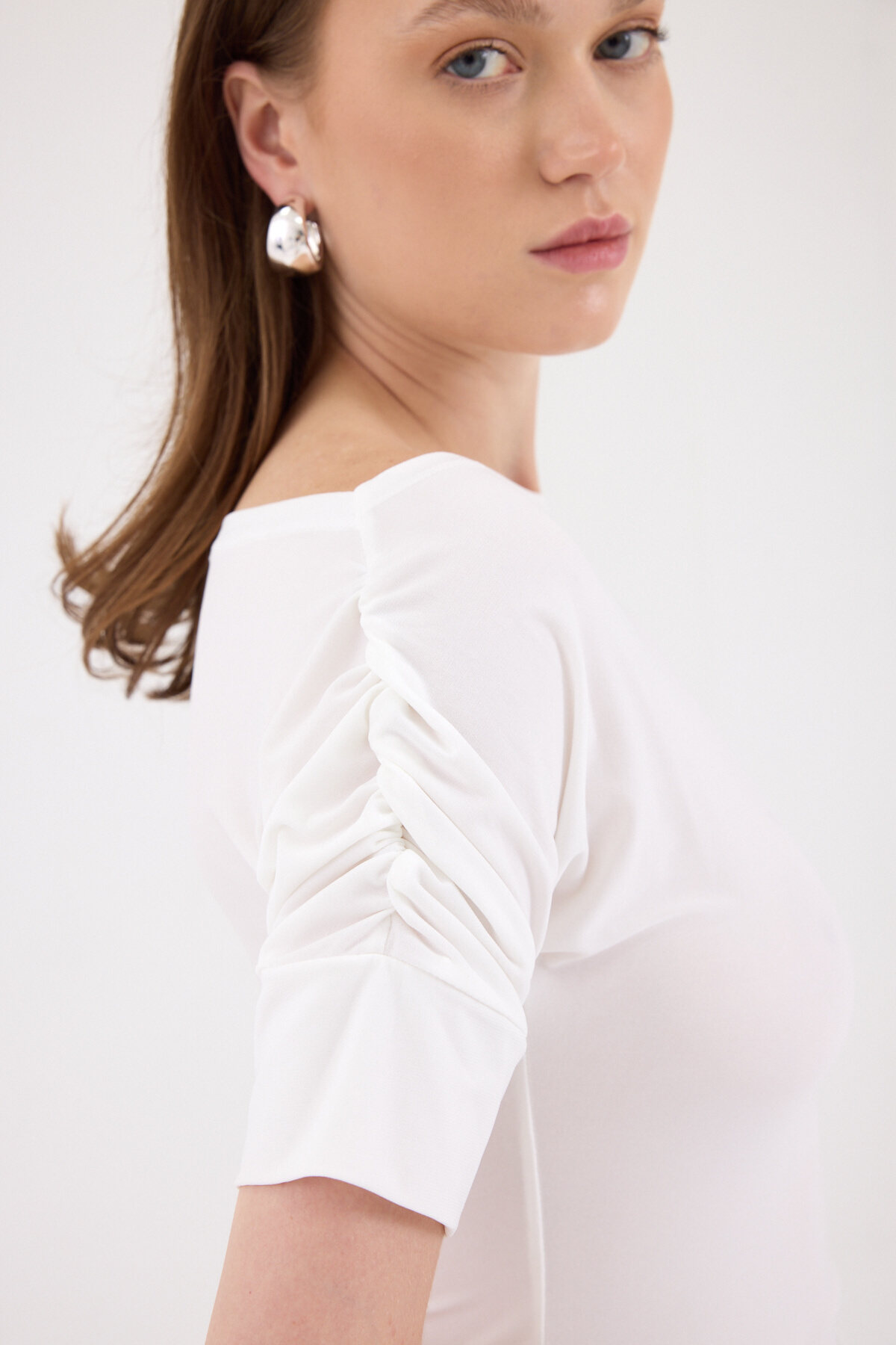 Ekru Kayık Yaka Kol Büzgülü Bluz 2515 - 4