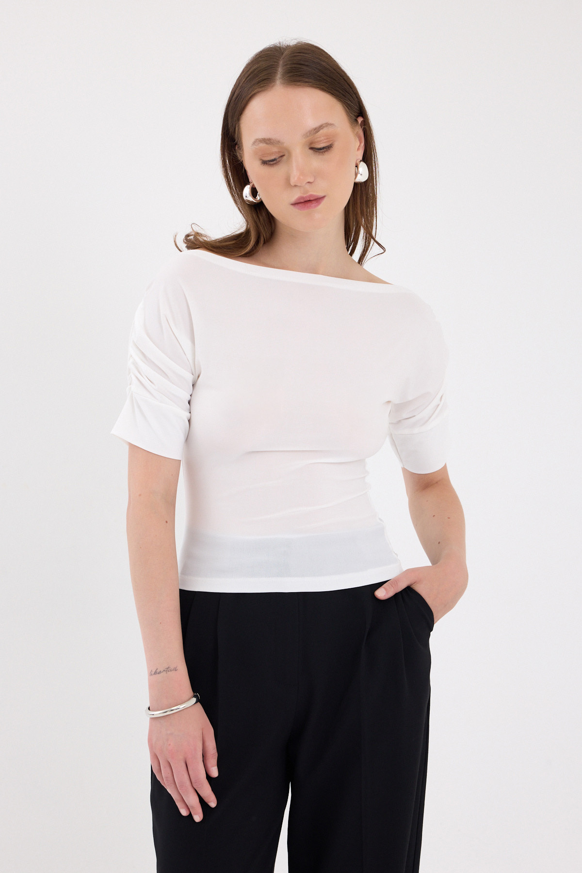 Ekru Kayık Yaka Kol Büzgülü Bluz 2515 - 1