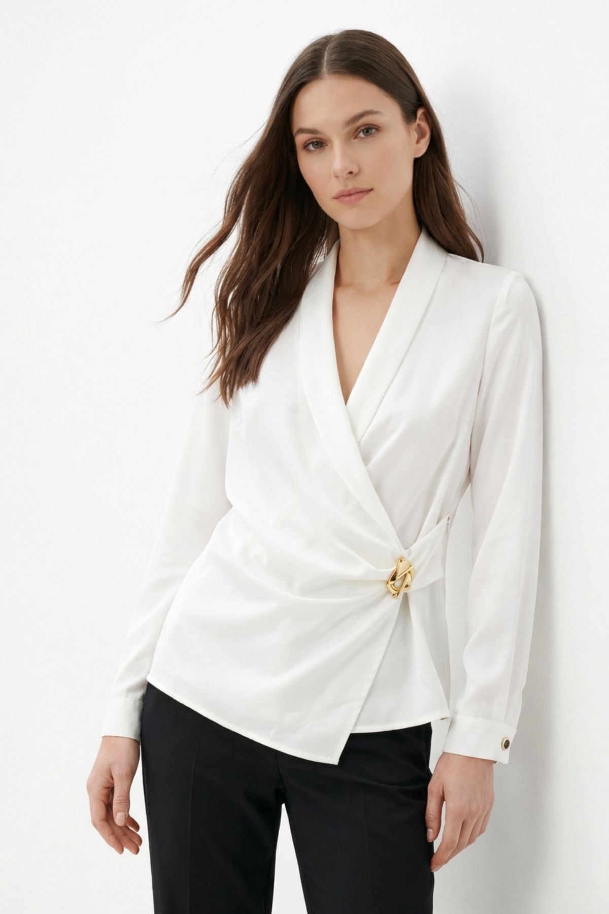 Ekru Kuruvaze Yaka Aksesuarlı Bluz 251270 - 1