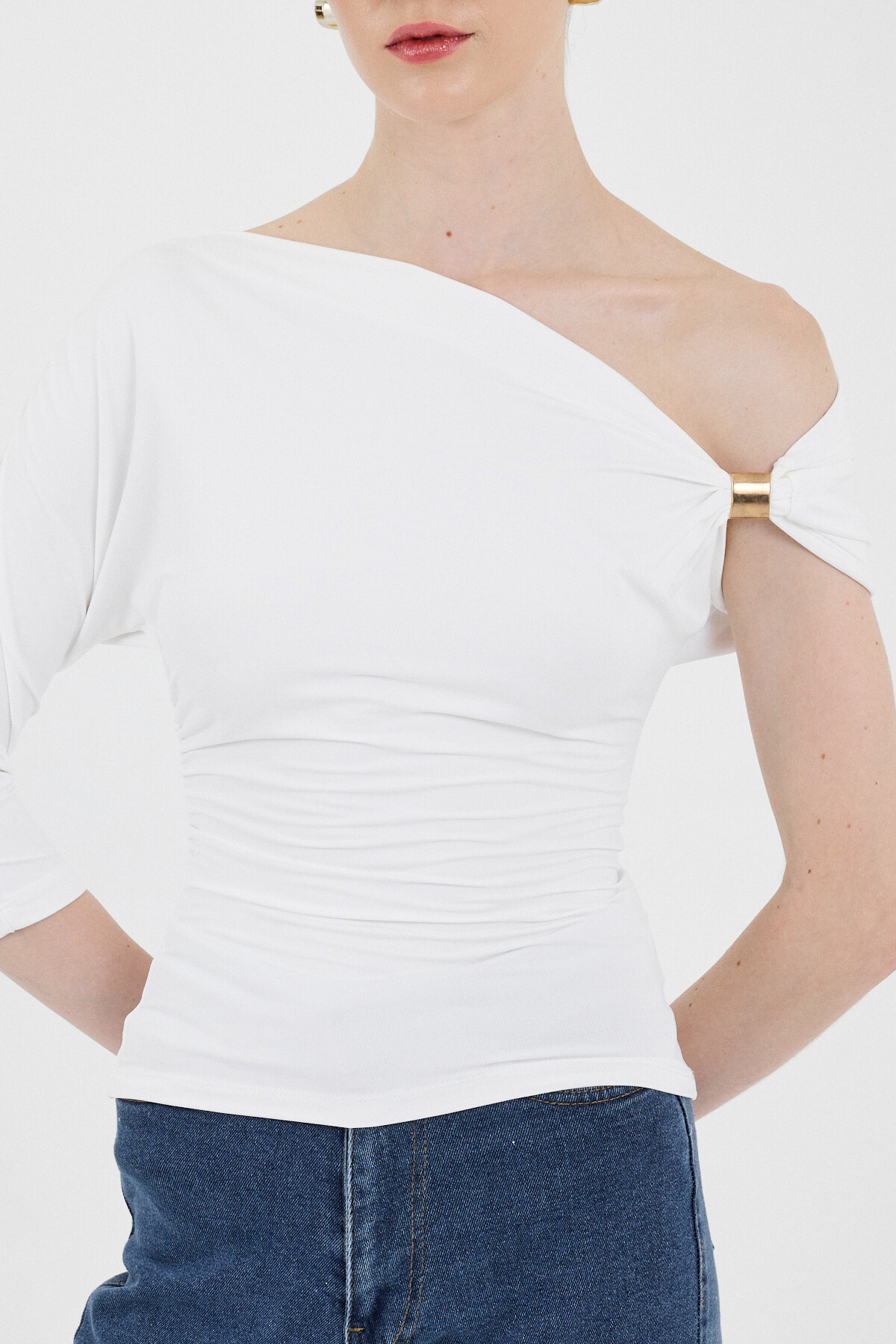 Ekru Omuz Aksesuar Detaylı Yarım Kol Bluz 2490 - RAYS