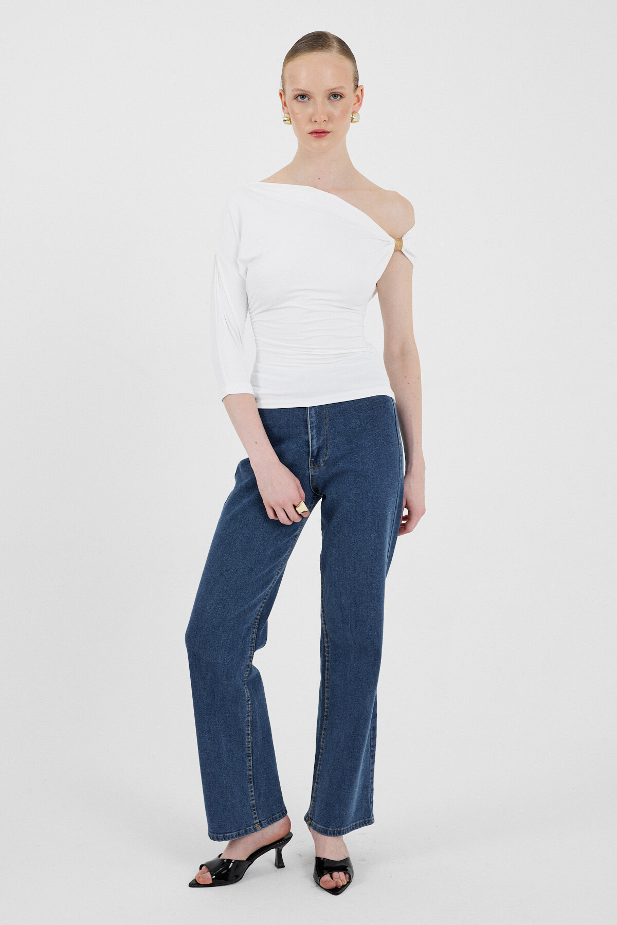 Ekru Omuz Aksesuar Detaylı Yarım Kol Bluz 2490 - RAYS