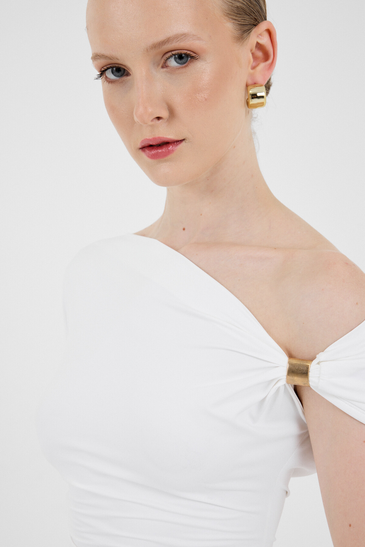 Ekru Omuz Aksesuar Detaylı Yarım Kol Bluz 2490 - 2