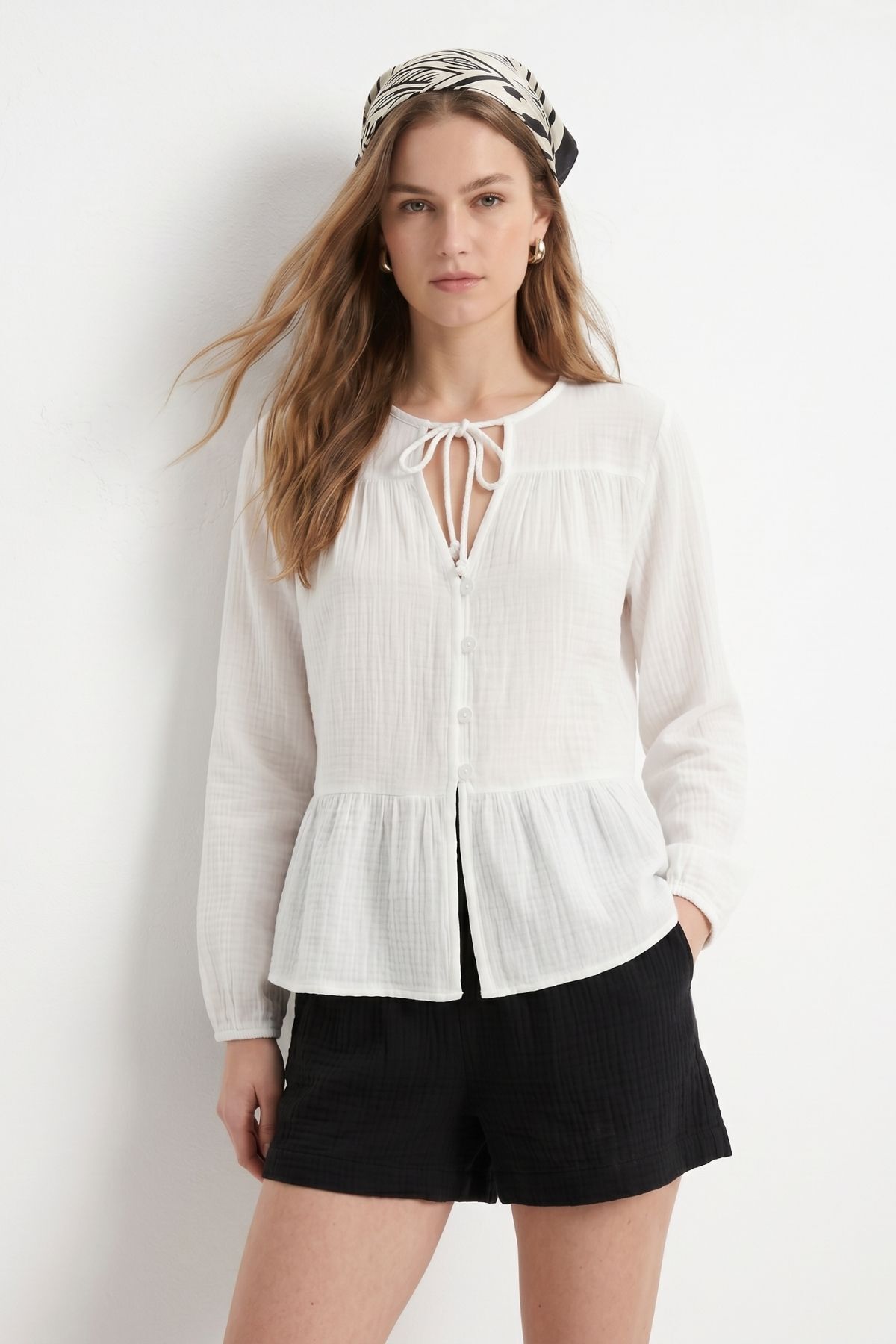 Ekru Ön Bağlama Detaylı Düğmeli Bluz 4531A - RAYS