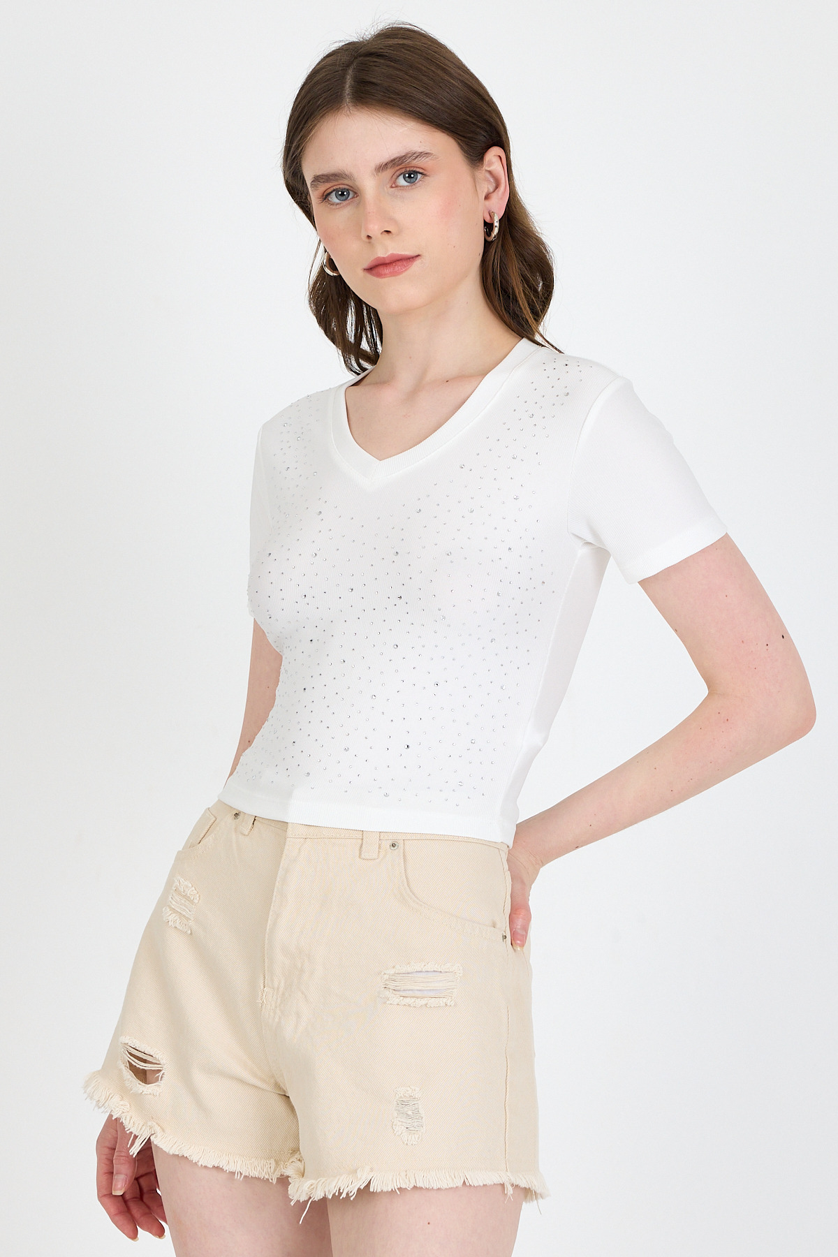 Ekru Taş İşleme Detaylı V Yaka Slim Fit Tişört 0949 