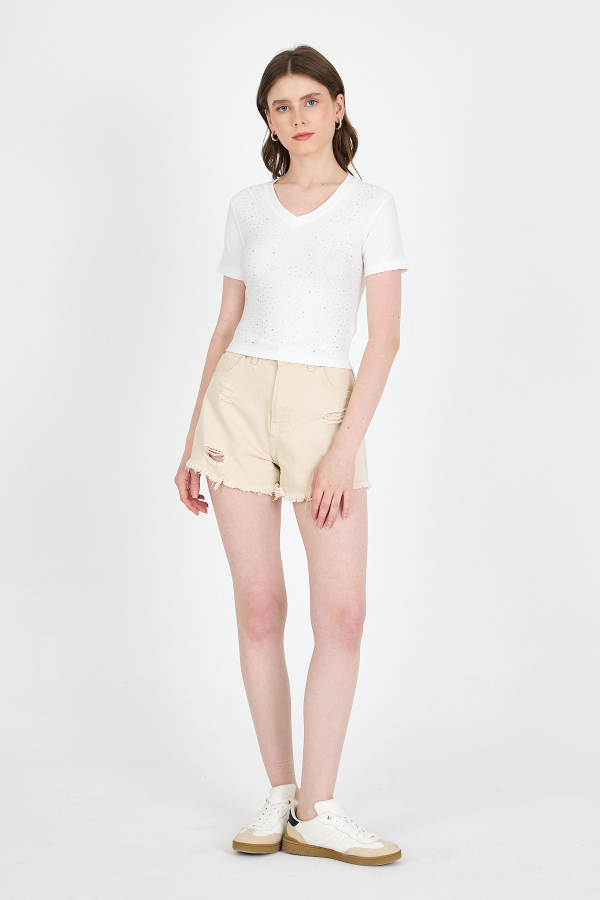 Ekru Taş İşleme Detaylı V Yaka Slim Fit Tişört 0949 - 3