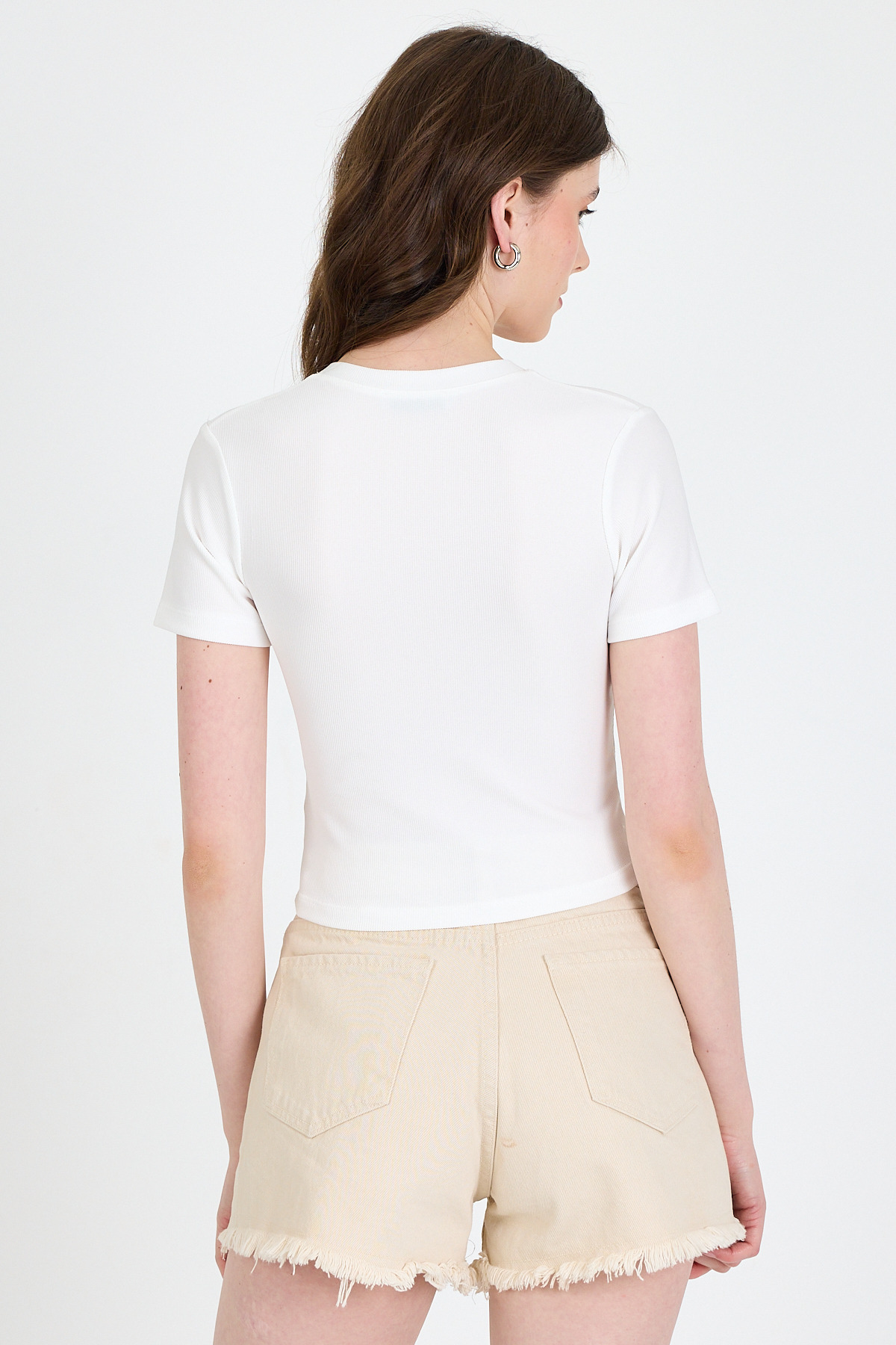 Ekru Taş İşleme Detaylı V Yaka Slim Fit Tişört 0949 - 5