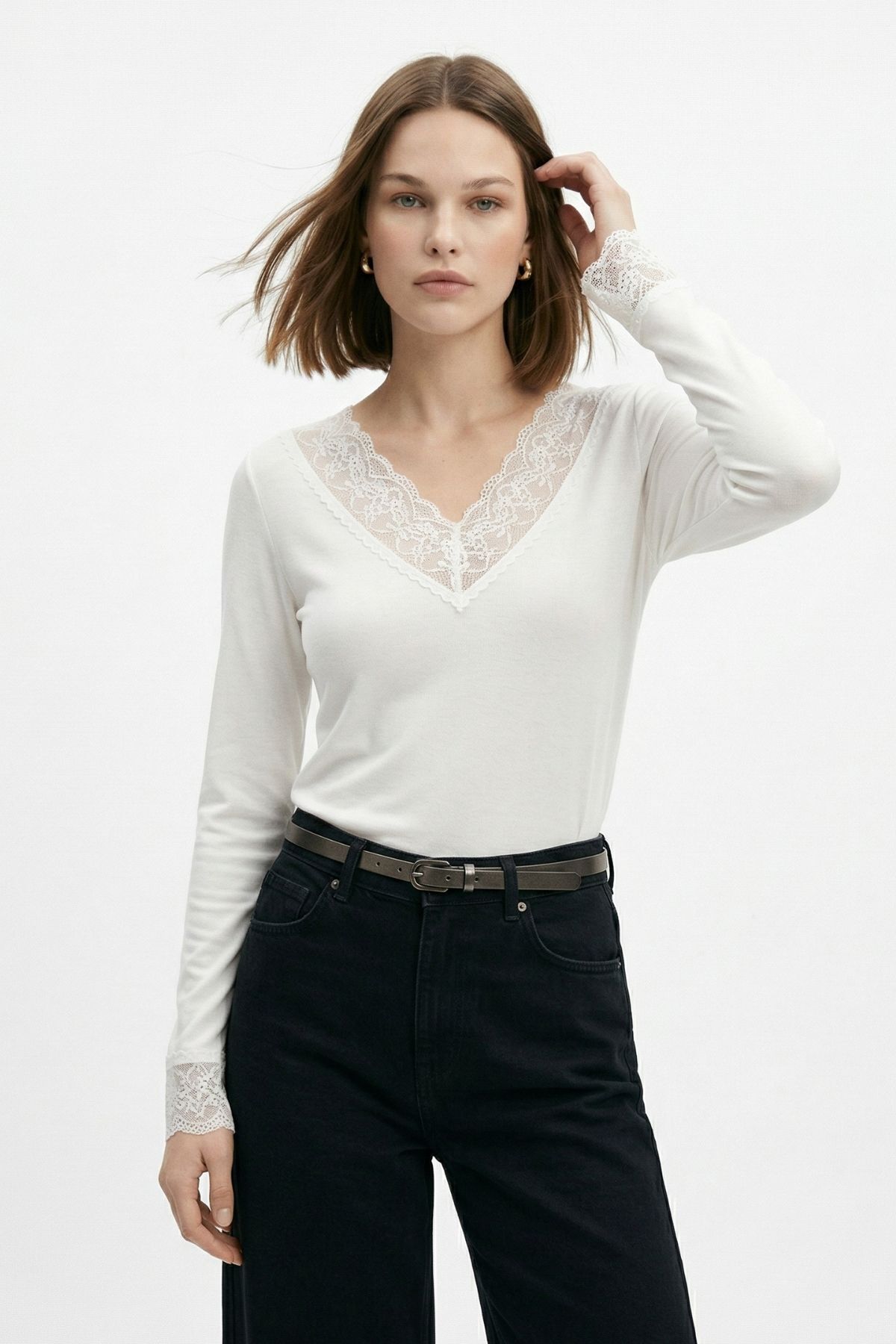 Ekru V Yaka Dantelli Uzun Kollu Bluz 0423 - 1