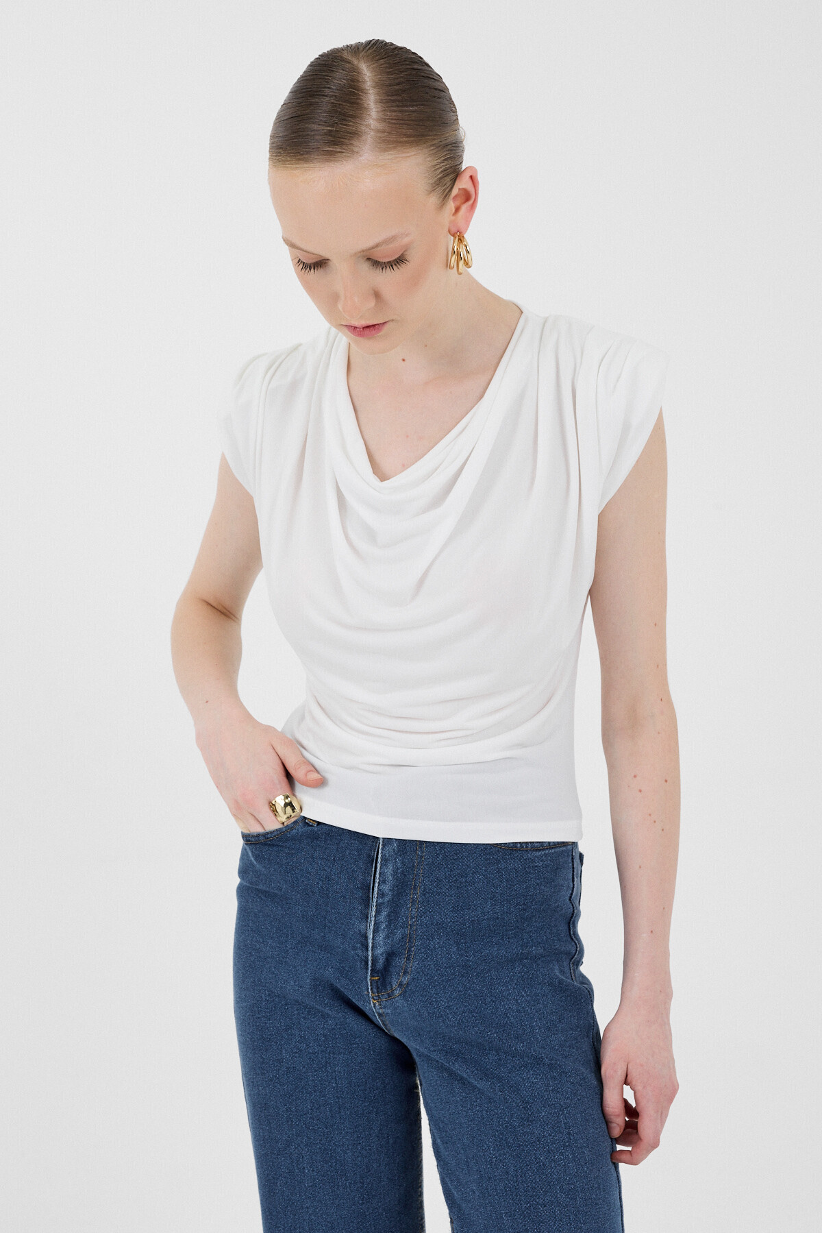 Ekru Vatkalı Degaje Yaka Bluz 2509 - RAYS