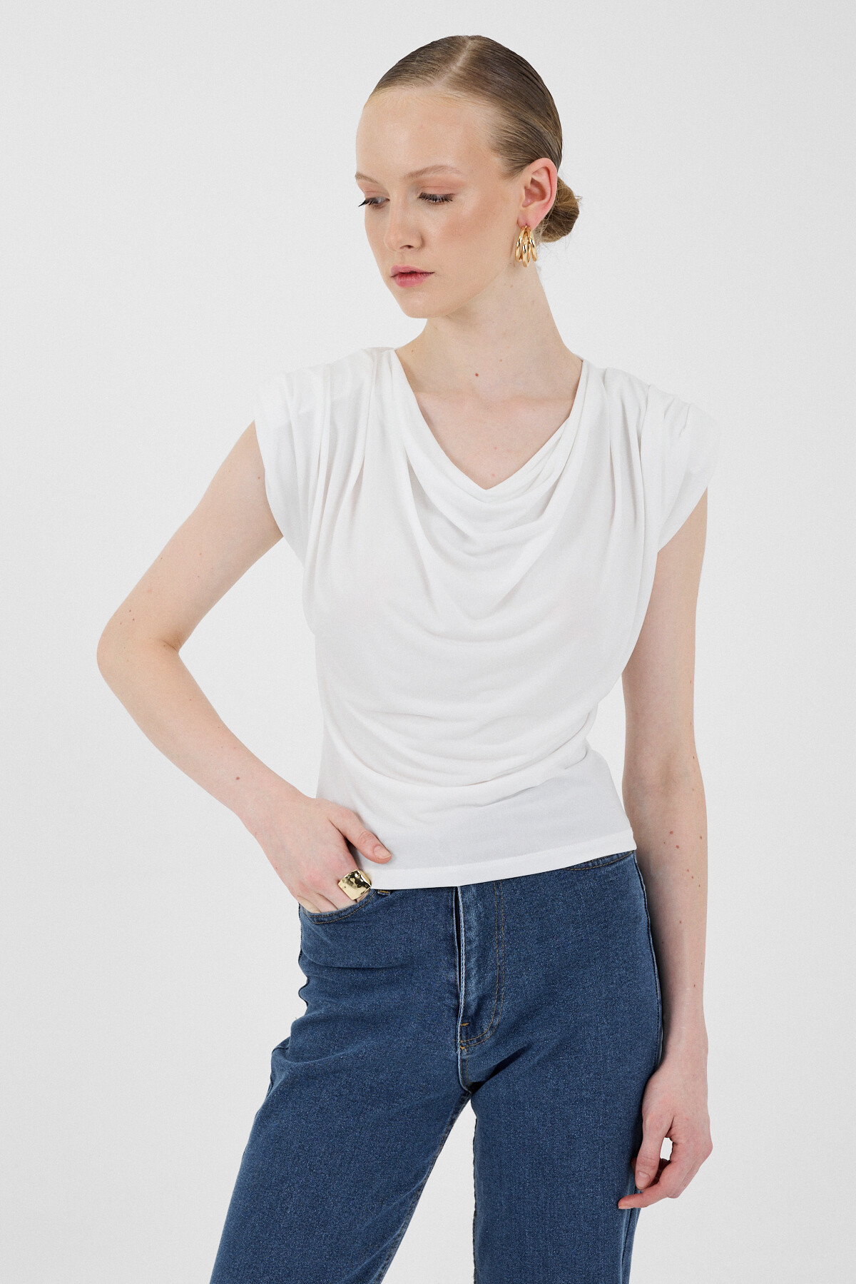 Ekru Vatkalı Degaje Yaka Bluz 2509 - 4