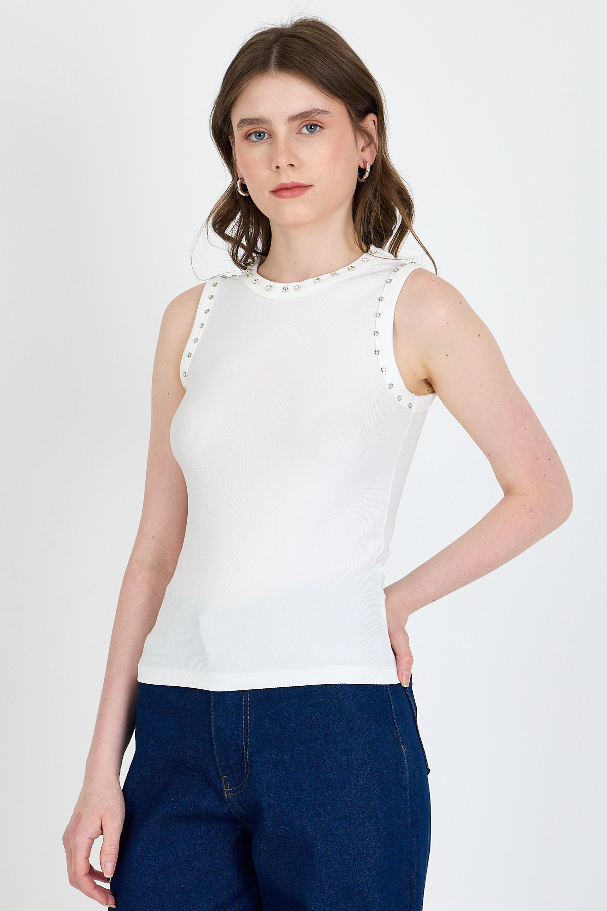 Ekru Yaka Ve Omuz Taş Detaylı Ribanalı Örme Atlet 1249 - 2