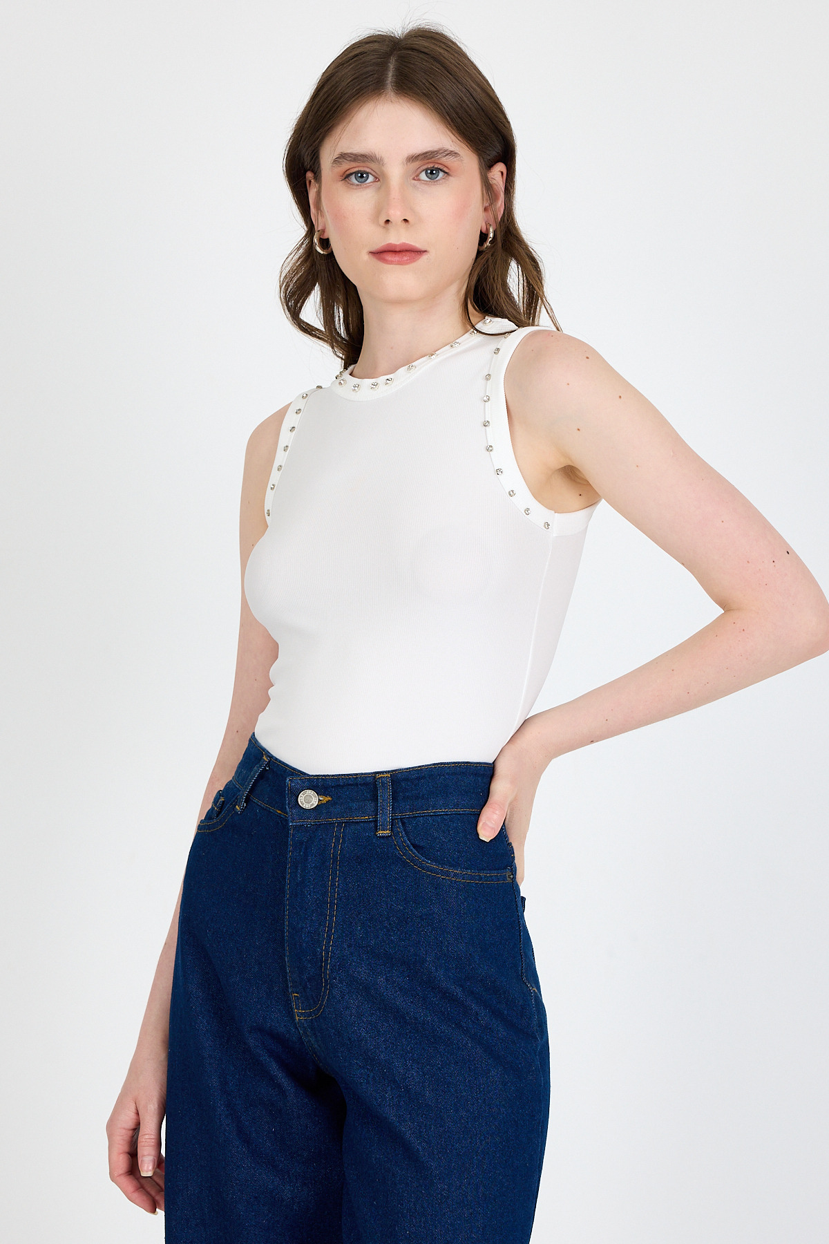 Ekru Yaka Ve Omuz Taş Detaylı Ribanalı Örme Atlet 1249 - 1