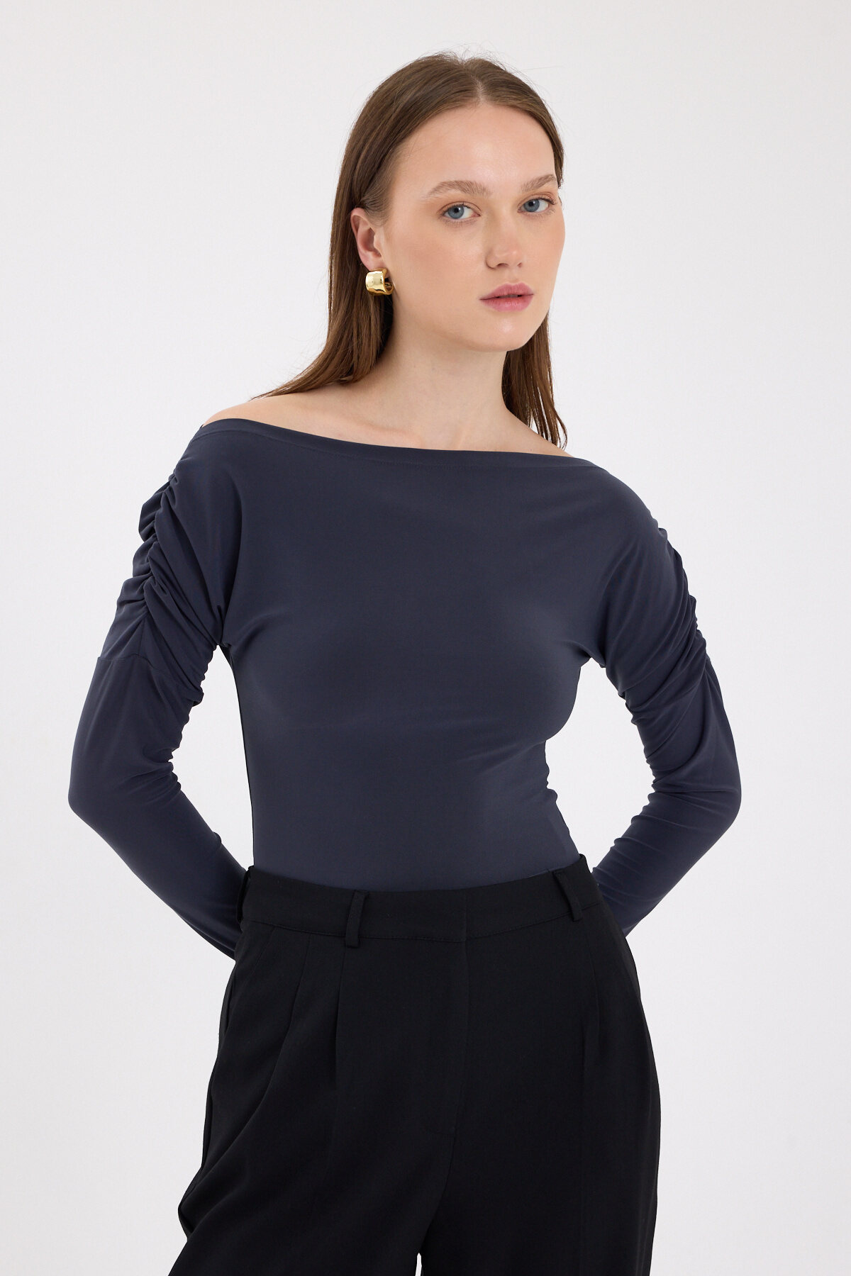 Füme Kayık Yaka Kol Büzgülü Bluz 2433 - RAYS