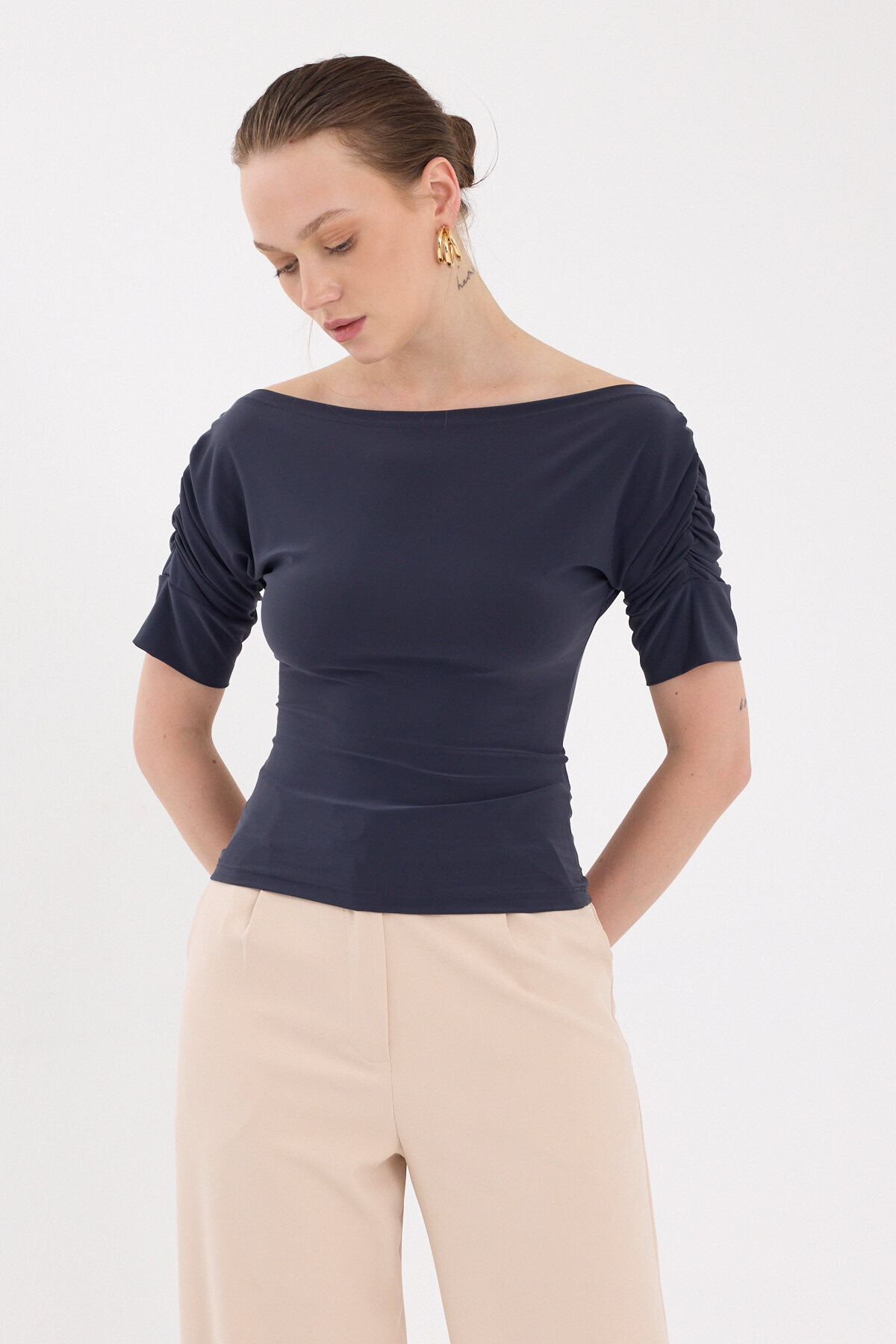 Füme Kayık Yaka Kol Büzgülü Bluz 2515 - RAYS