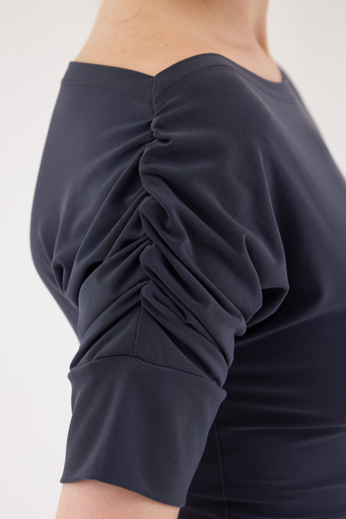 Füme Kayık Yaka Kol Büzgülü Bluz 2515 - RAYS