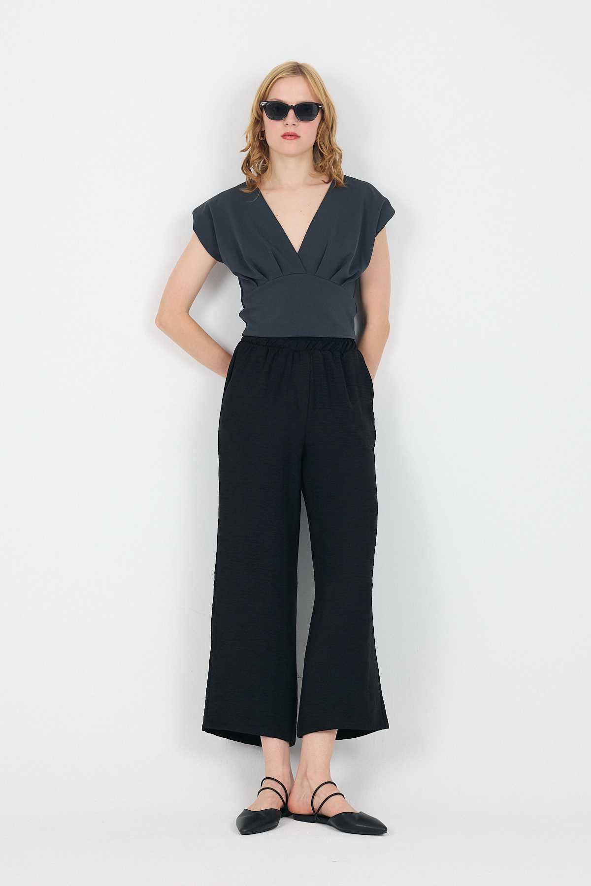 Füme V Yaka Vatkalı Büzgü Detaylı Kısa Kollu Bluz 4227A - 3