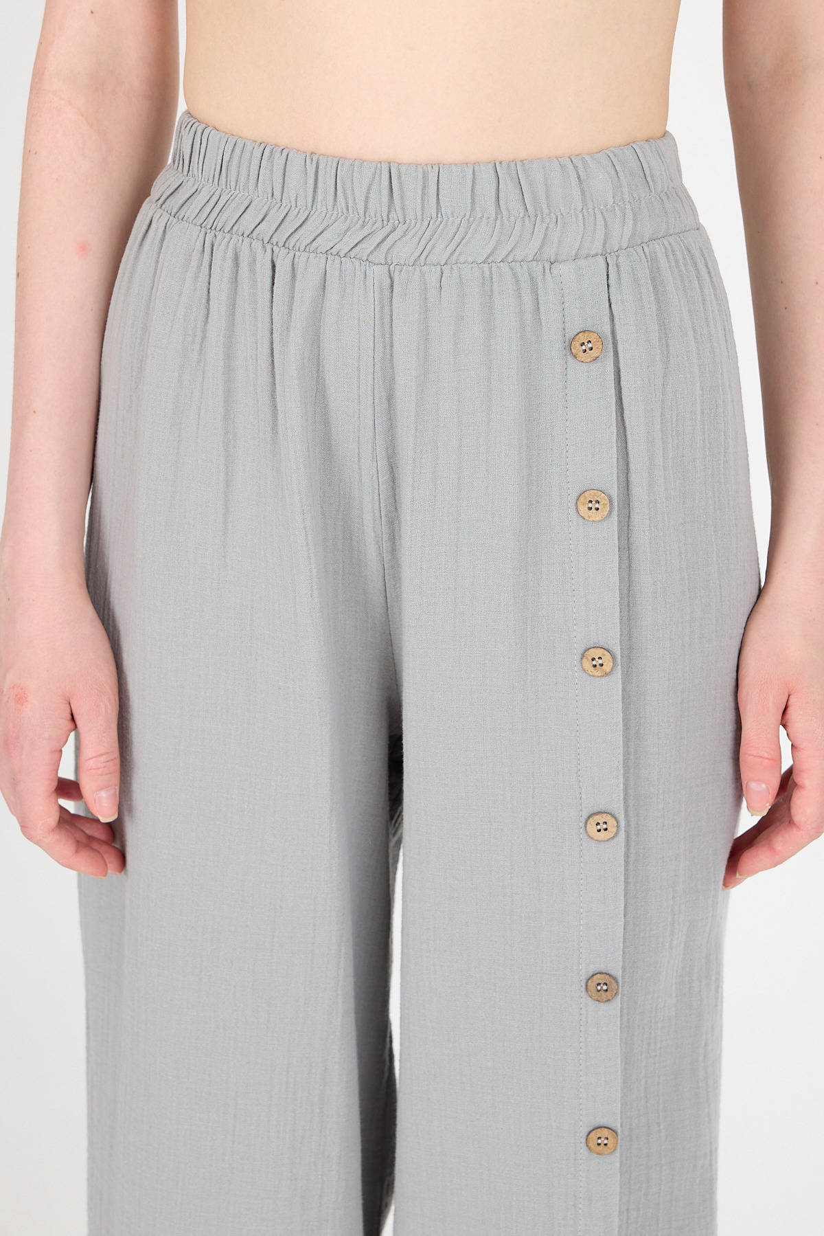 Gri %100 Pamuk Müslin Yanı Düğmeli Yırtmaçlı Geniş Paça Pantolon 4704A - RAYS