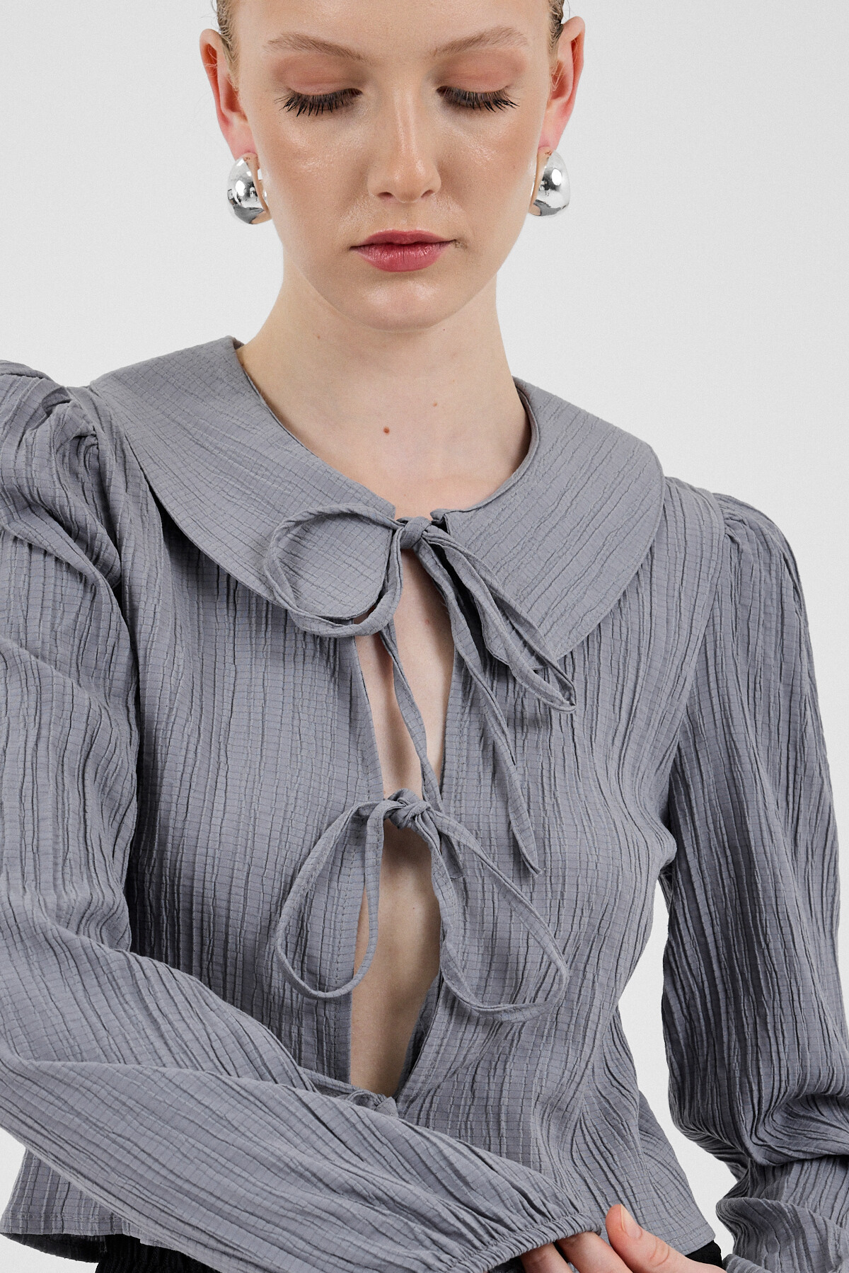Gri Bağlama Detaylı Bebe Yaka Uzun Kollu Bluz 8020A - RAYS