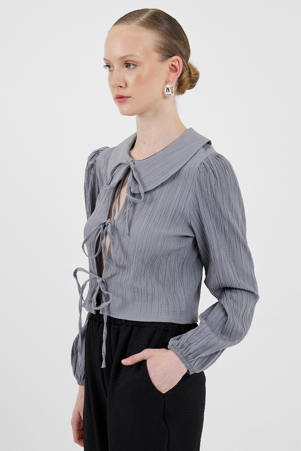 Gri Bağlama Detaylı Bebe Yaka Uzun Kollu Bluz 8020A - 2