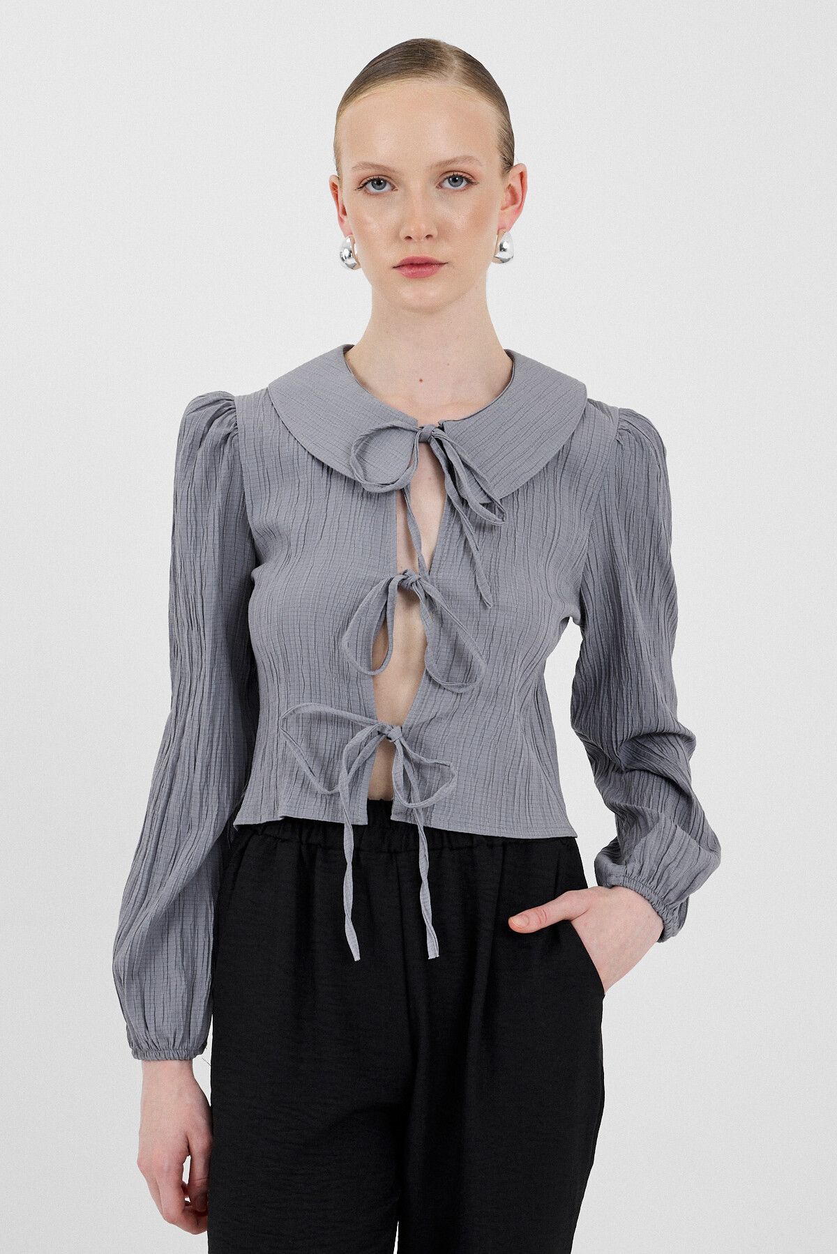 Gri Bağlama Detaylı Bebe Yaka Uzun Kollu Bluz 8020A 