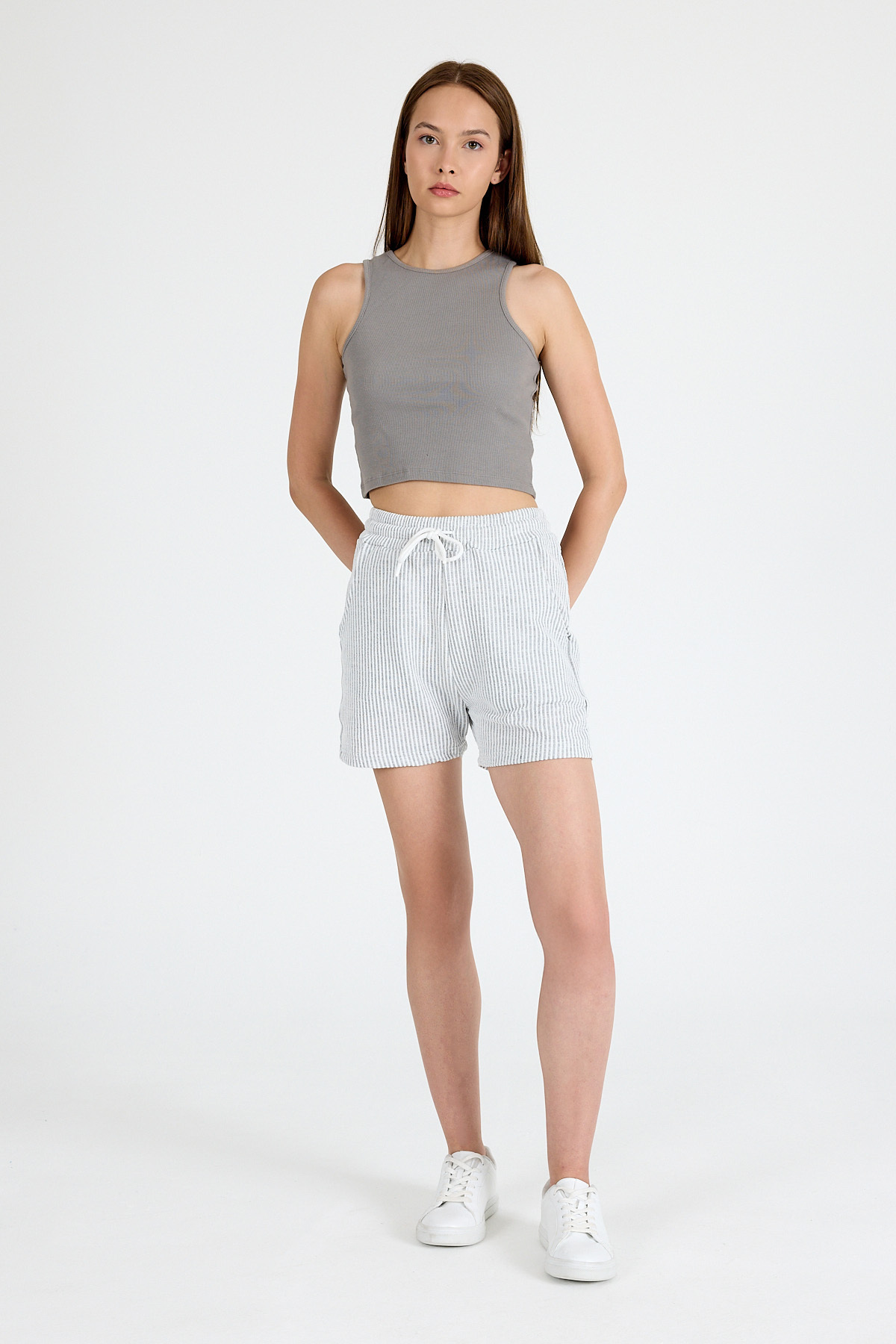 Gri Beli Lastikli Çizgili Dokuma Şort 4094 