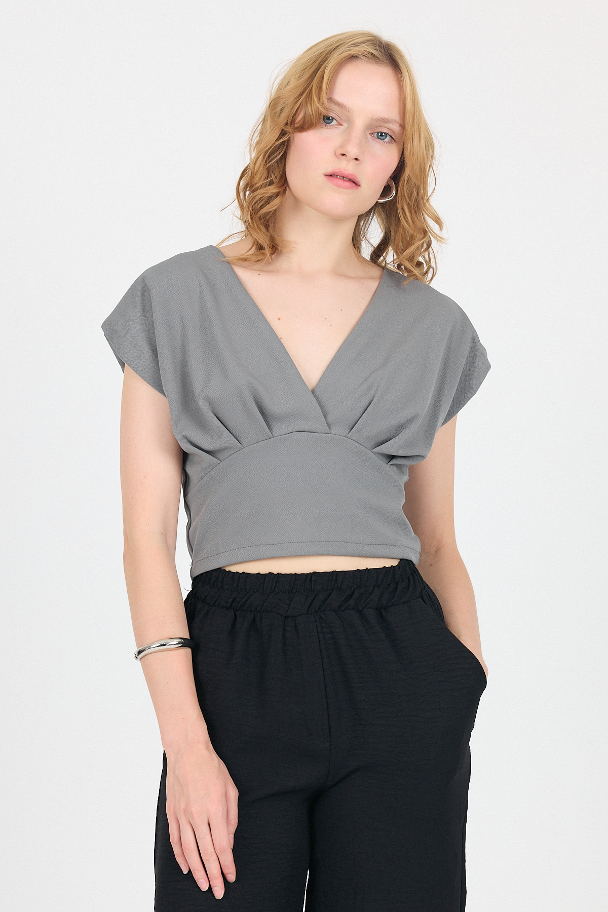 Gri Vatkalı V Yaka Kruvaze Crop Bluz 4227 - 1