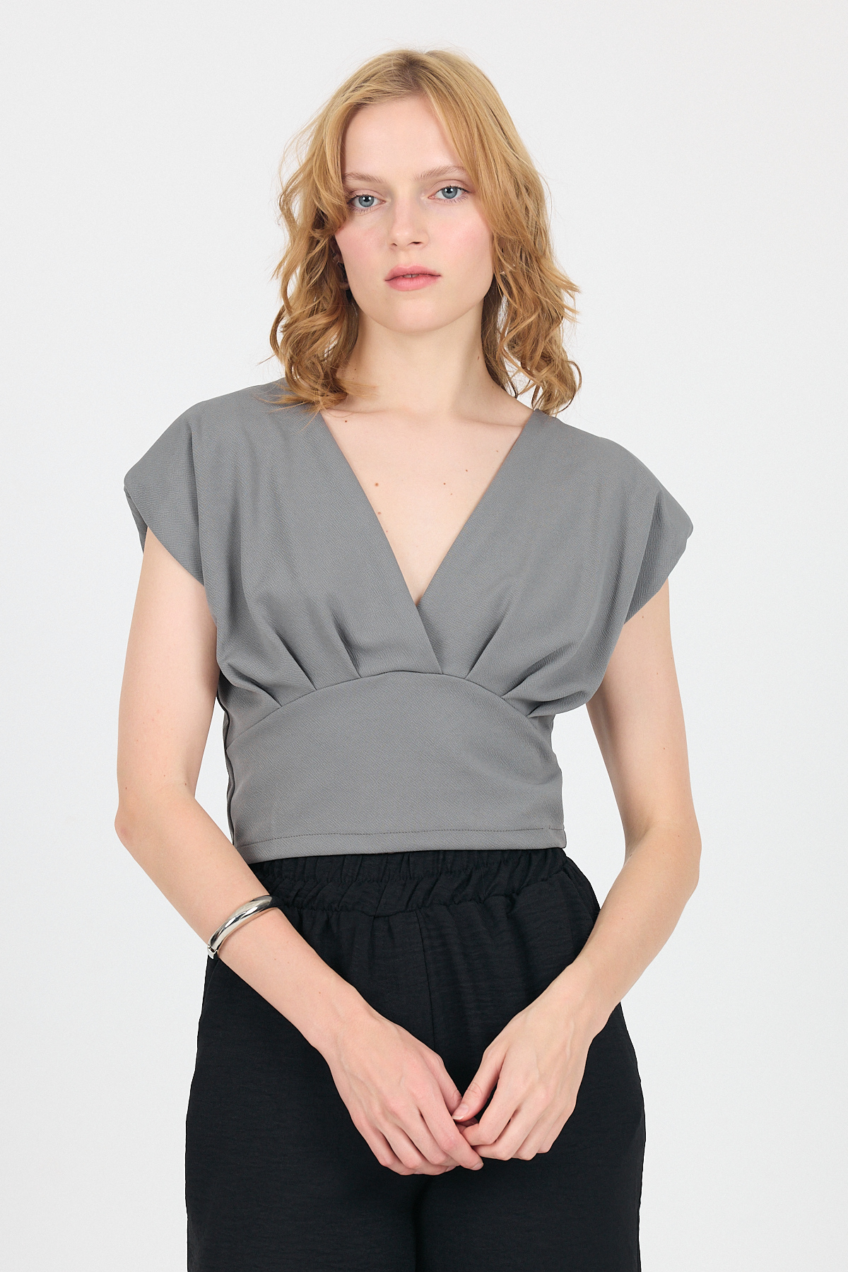 Gri Vatkalı V Yaka Kruvaze Crop Bluz 4227 - 6