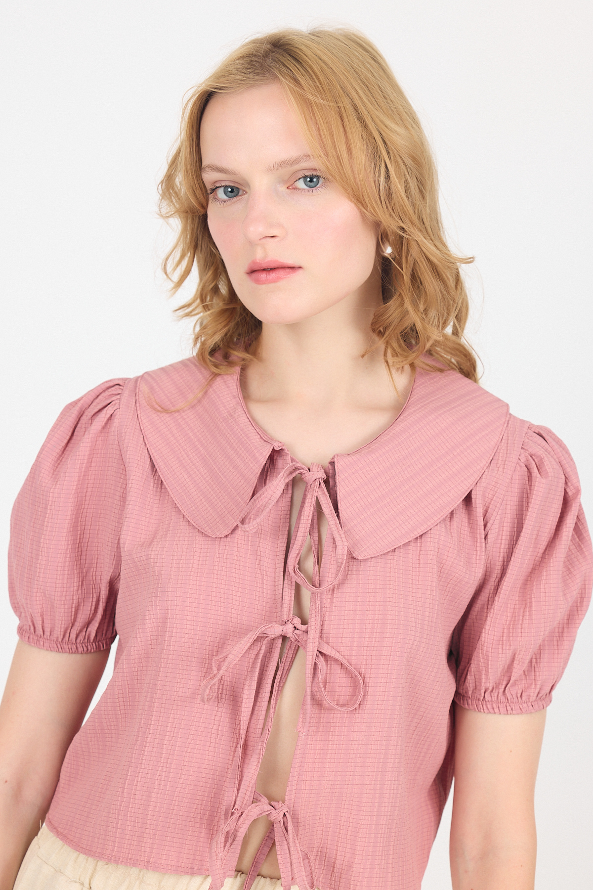 Gül Bağlama Detaylı Bebe Yaka Crop Bluz 8064 - 2