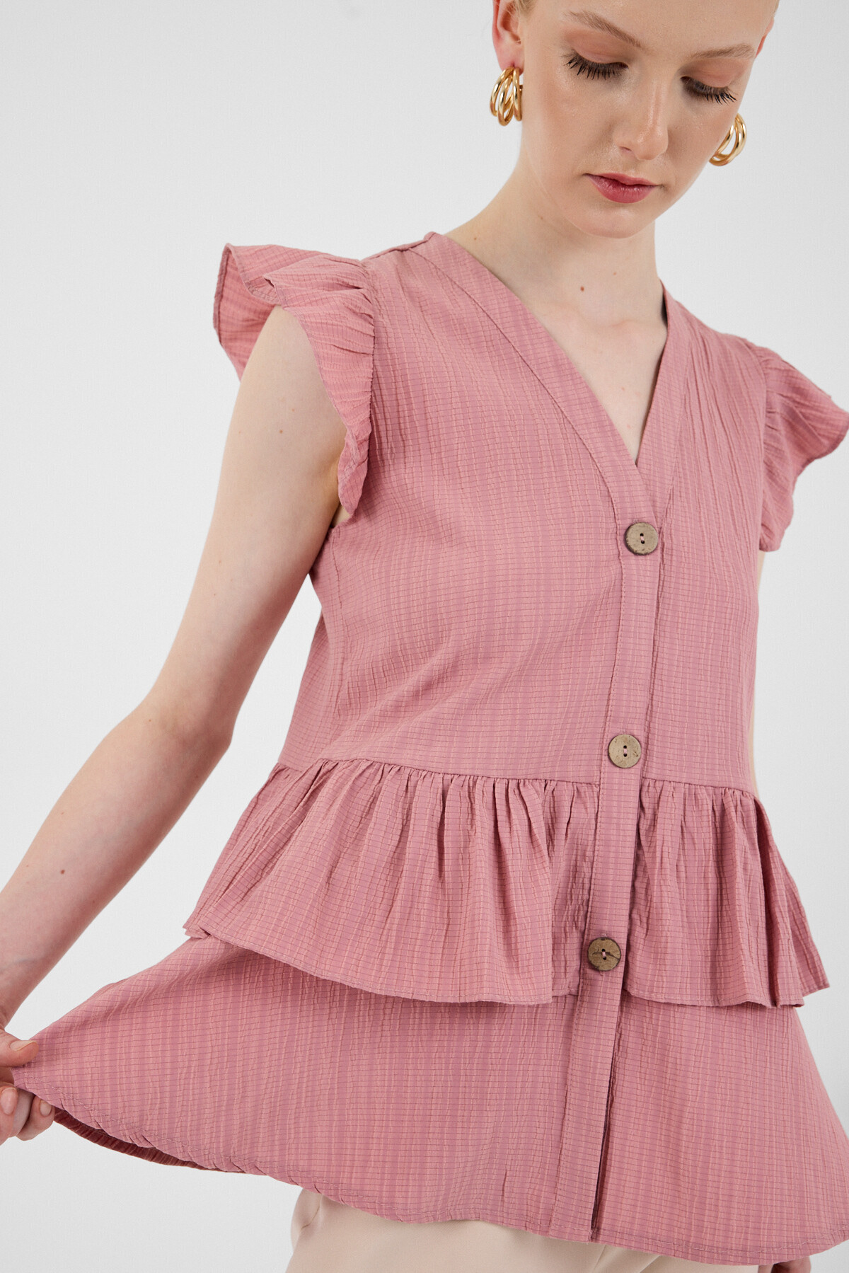 Gül V Yaka Düğmeli Fırfır Kol Bluz 8052A - 4