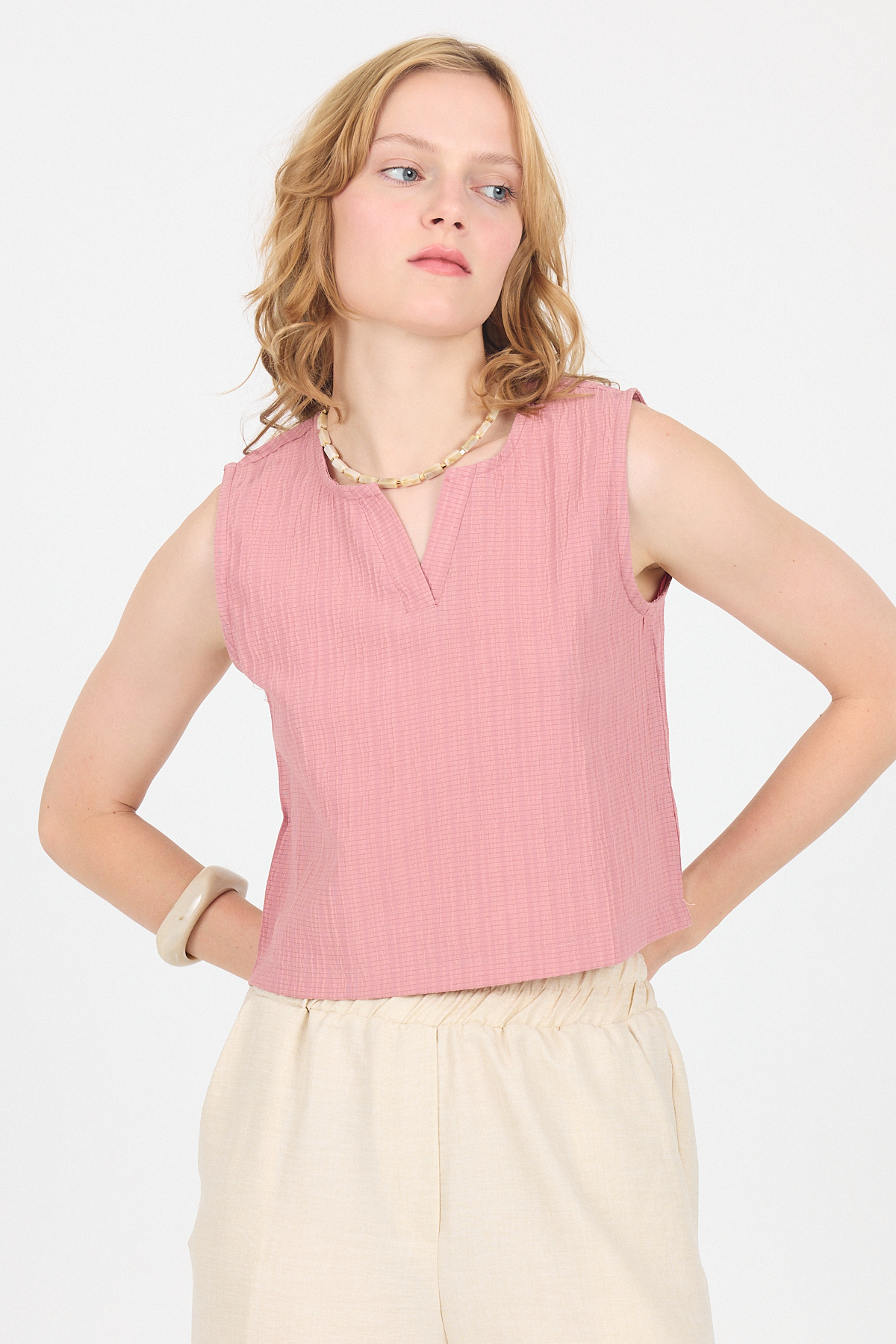 Gül V Yaka Kolsuz Crop Bluz 8027 - 2