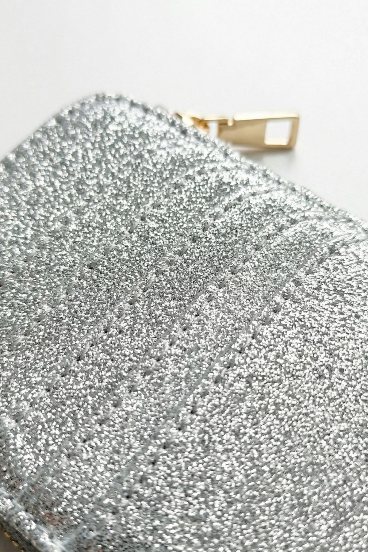 Gümüş Simli Fermuar Detaylı Dikey Kartlık 234 - RAYS