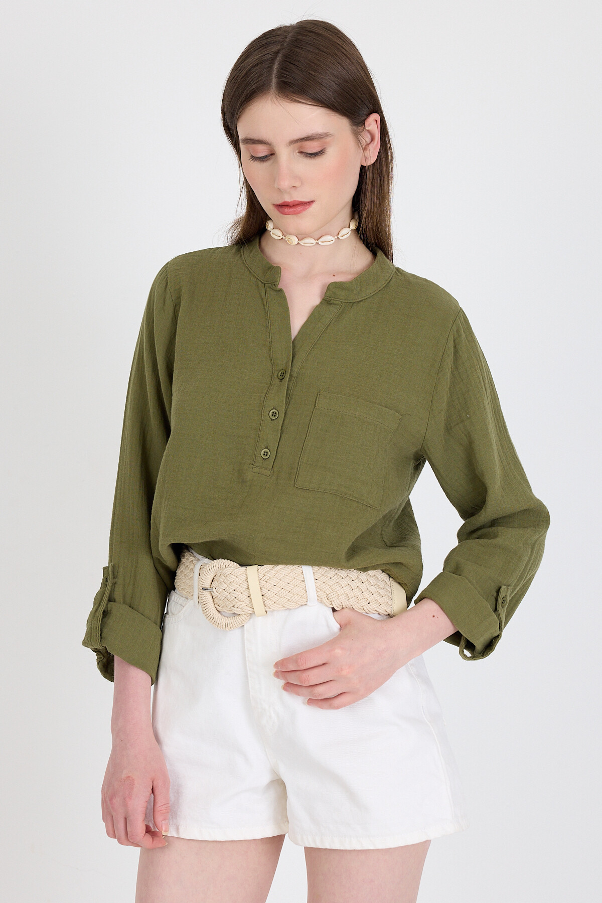 Haki %100 Pamuk Keten Görünümlü Hakim Yaka Crop Gömlek 4702A - 1