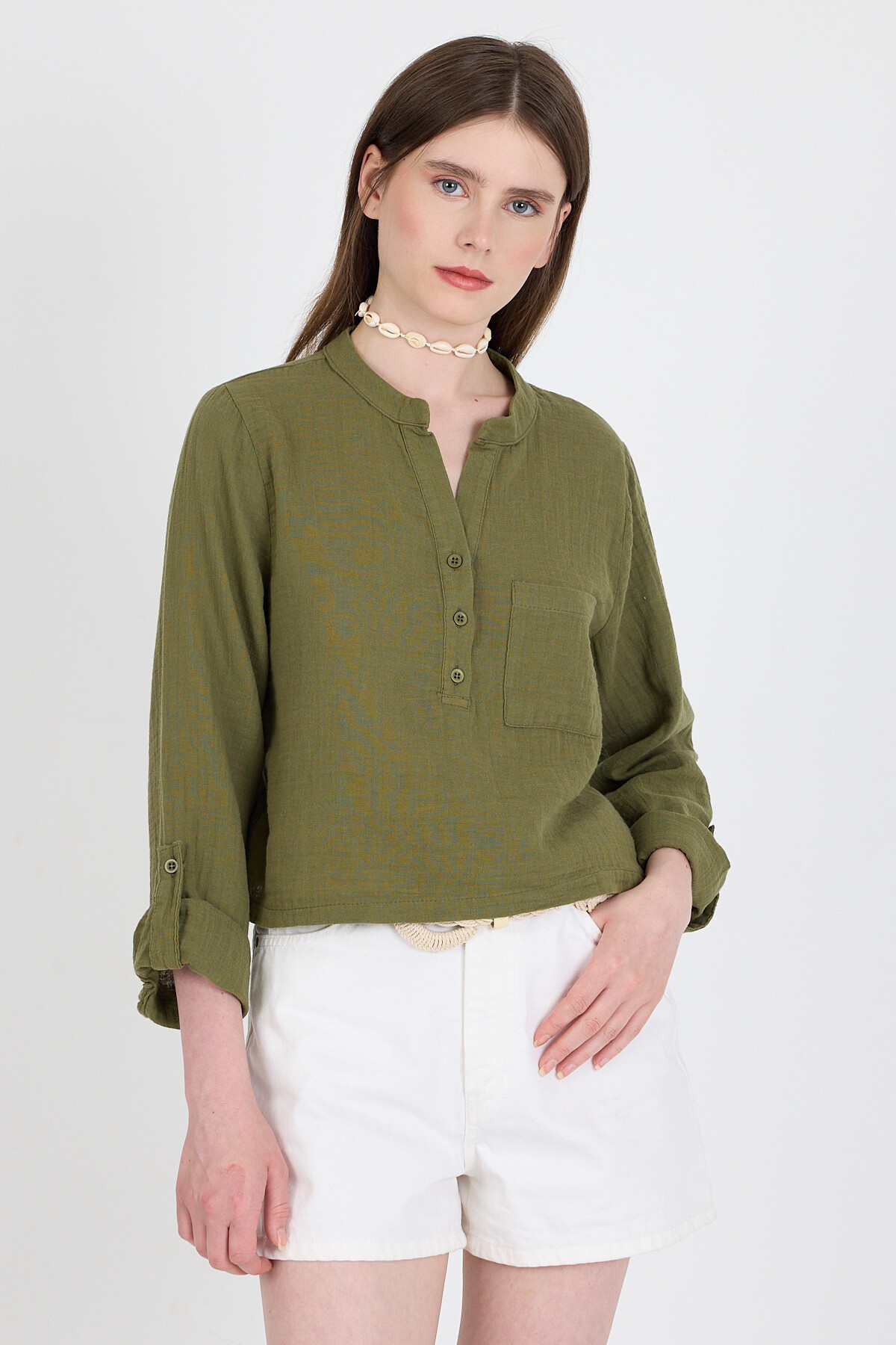 Haki %100 Pamuk Keten Görünümlü Hakim Yaka Crop Gömlek 4702A - 3