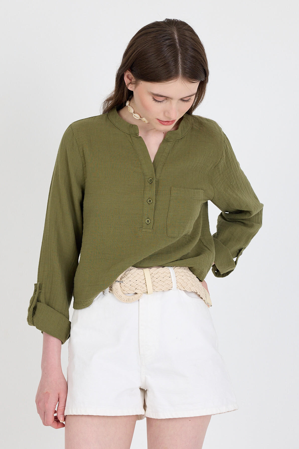 Haki %100 Pamuk Keten Görünümlü Hakim Yaka Crop Gömlek 4702A - 6