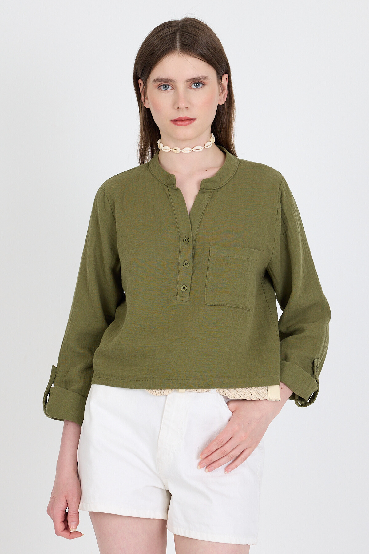 Haki %100 Pamuk Keten Görünümlü Hakim Yaka Crop Gömlek 4702A - 7