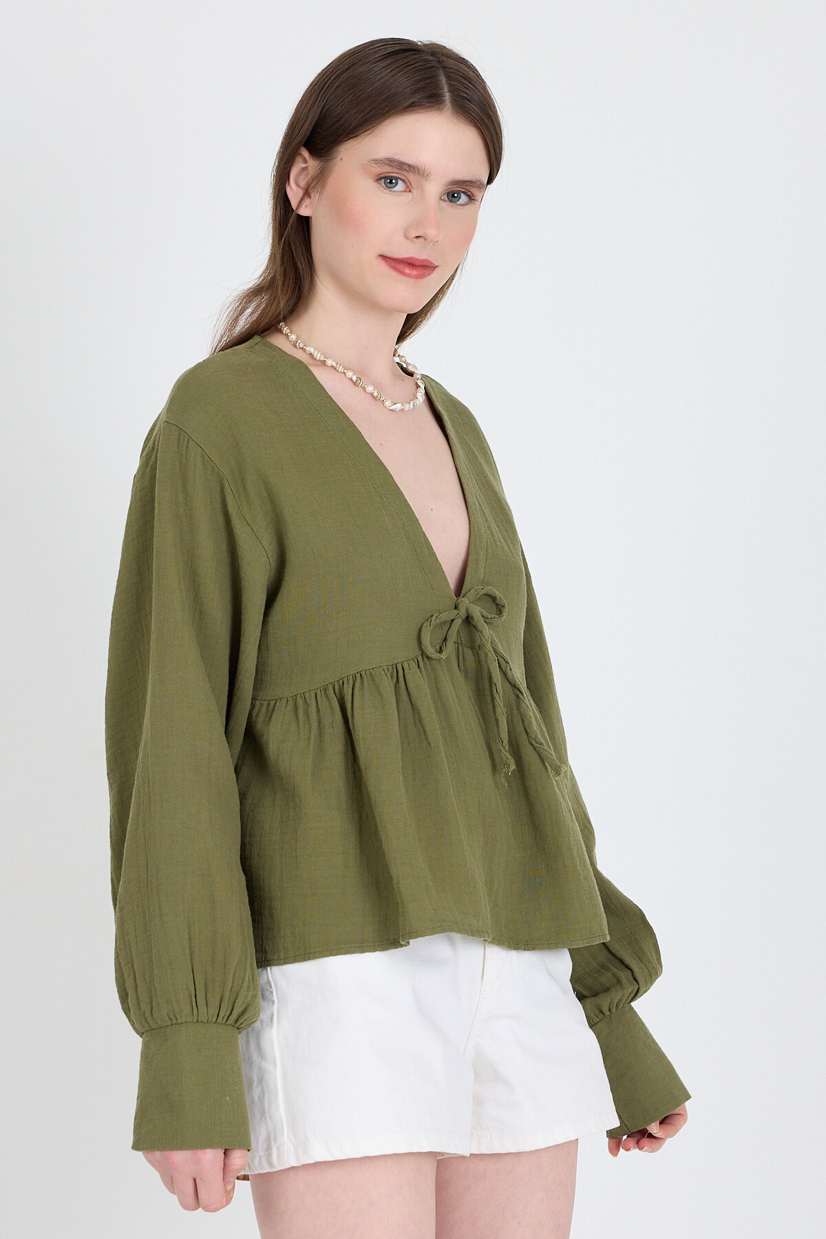 Haki %100 Pamuk V Yaka Ön Bağlama Detaylı Bluz 4784A - RAYS