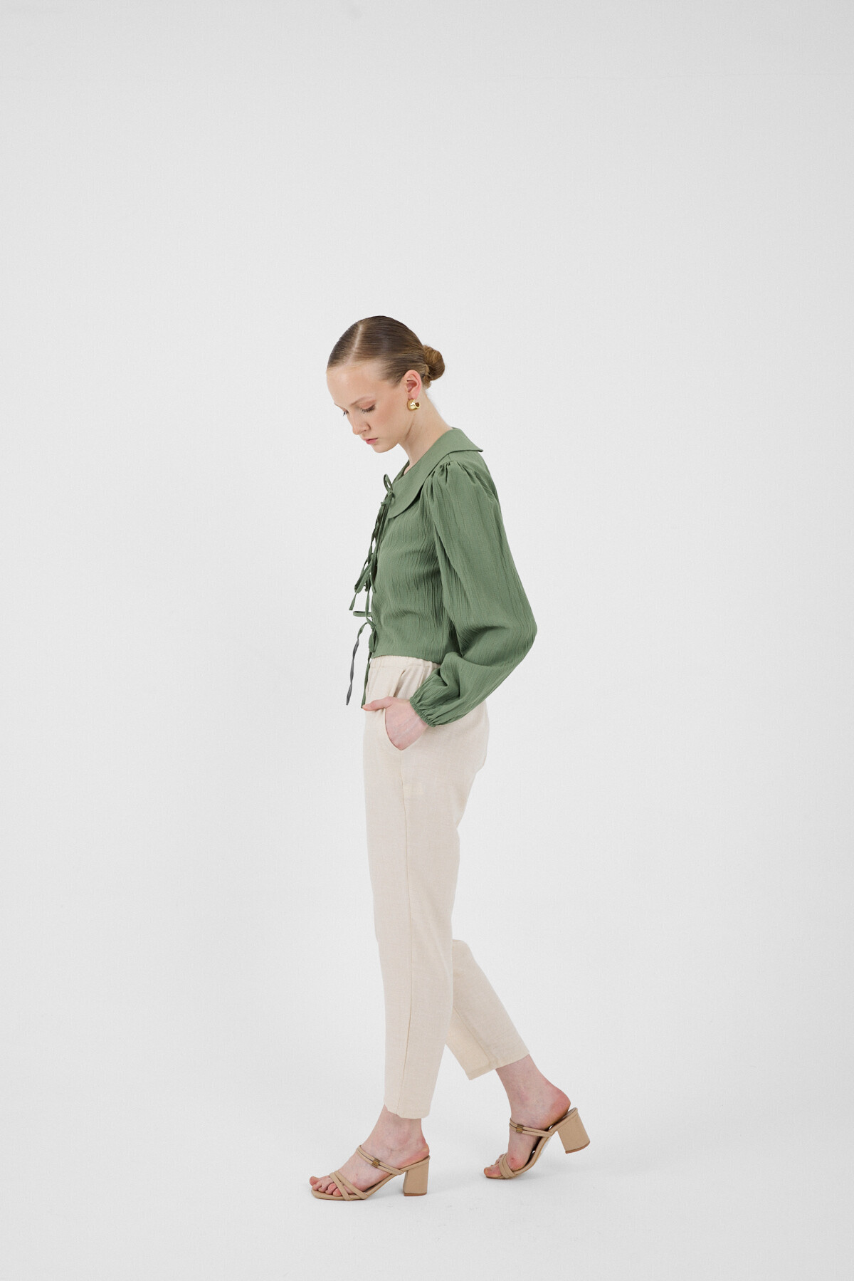 Haki Bağlama Detaylı Bebe Yaka Uzun Kollu Bluz 8020A - RAYS