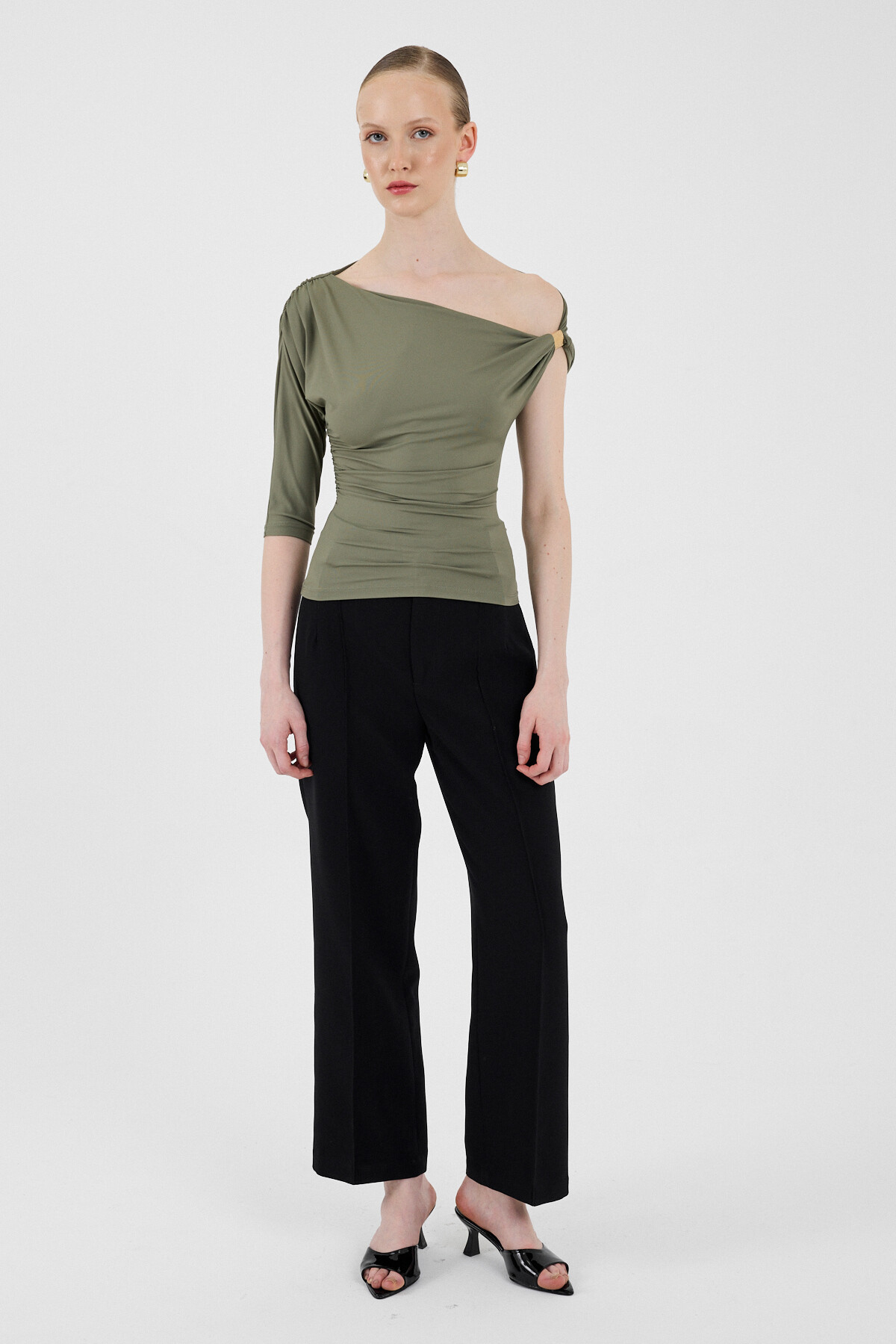 Haki Omuz Aksesuar Detaylı Yarım Kol Bluz 2490 - RAYS