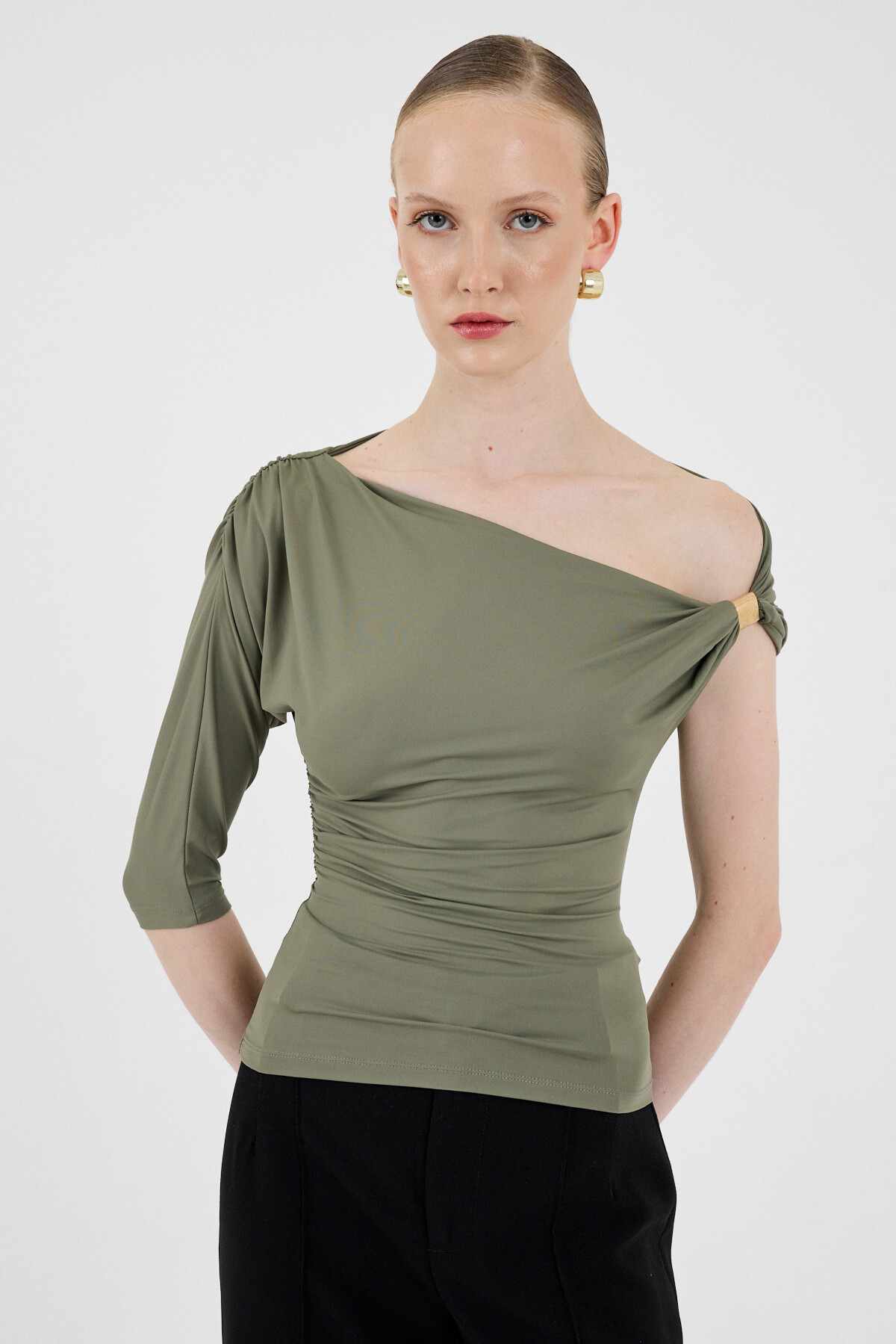 Haki Omuz Aksesuar Detaylı Yarım Kol Bluz 2490 