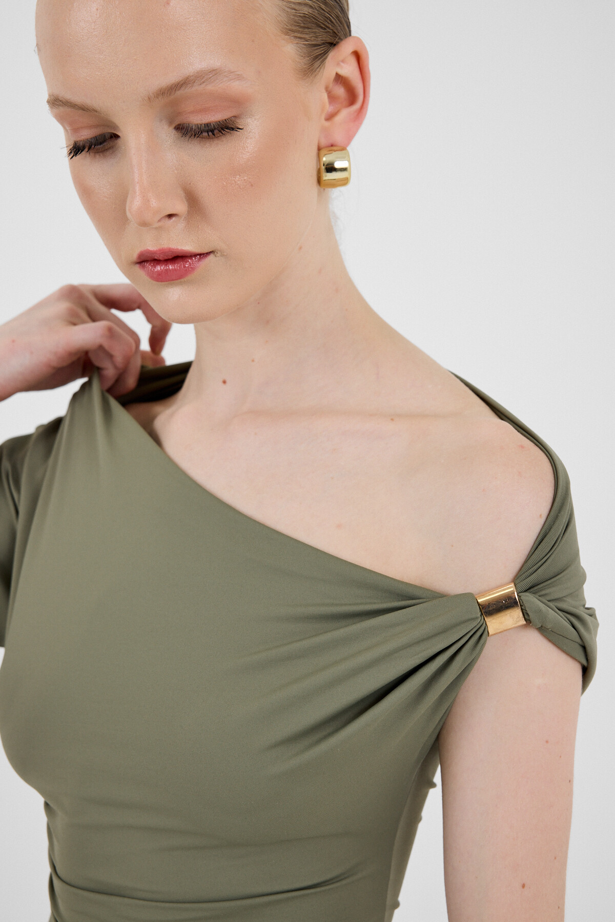 Haki Omuz Aksesuar Detaylı Yarım Kol Bluz 2490 - 6