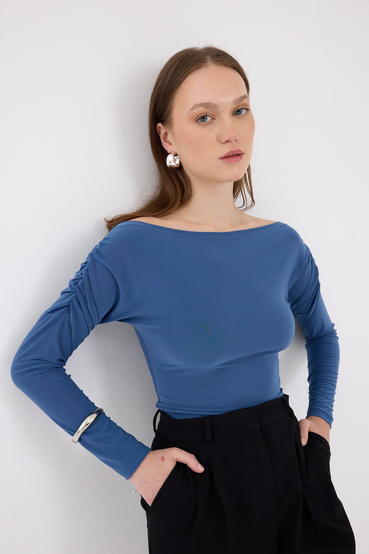 İndigo Kayık Yaka Kol Büzgülü Bluz 2433 - 1