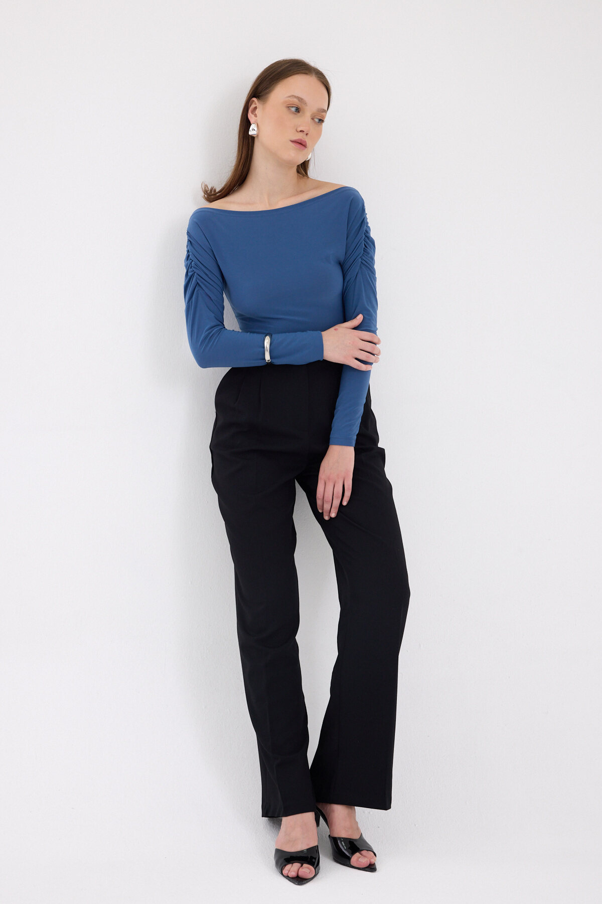 İndigo Kayık Yaka Kol Büzgülü Bluz 2433 - 3