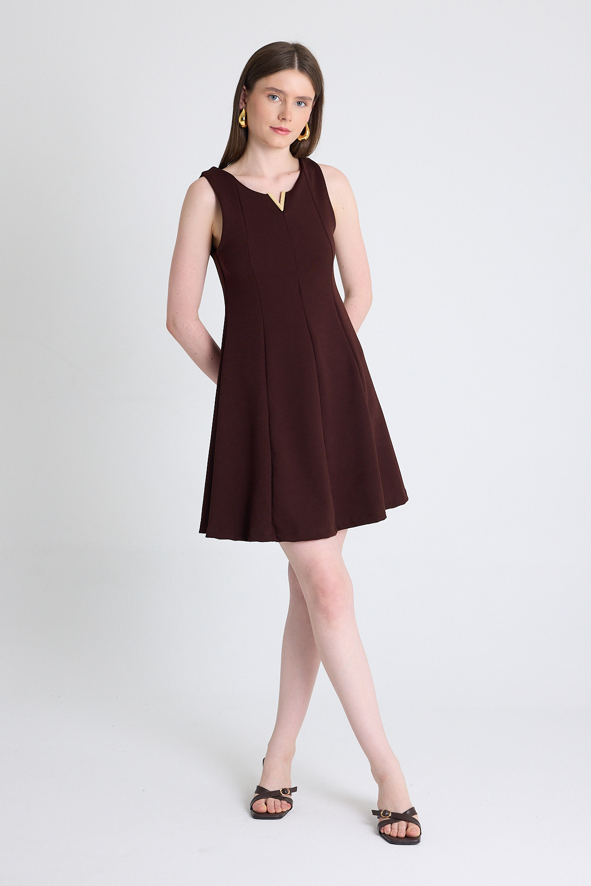 Kahve Aksesuar Detaylı Kolsuz Mini Elbise 2238 