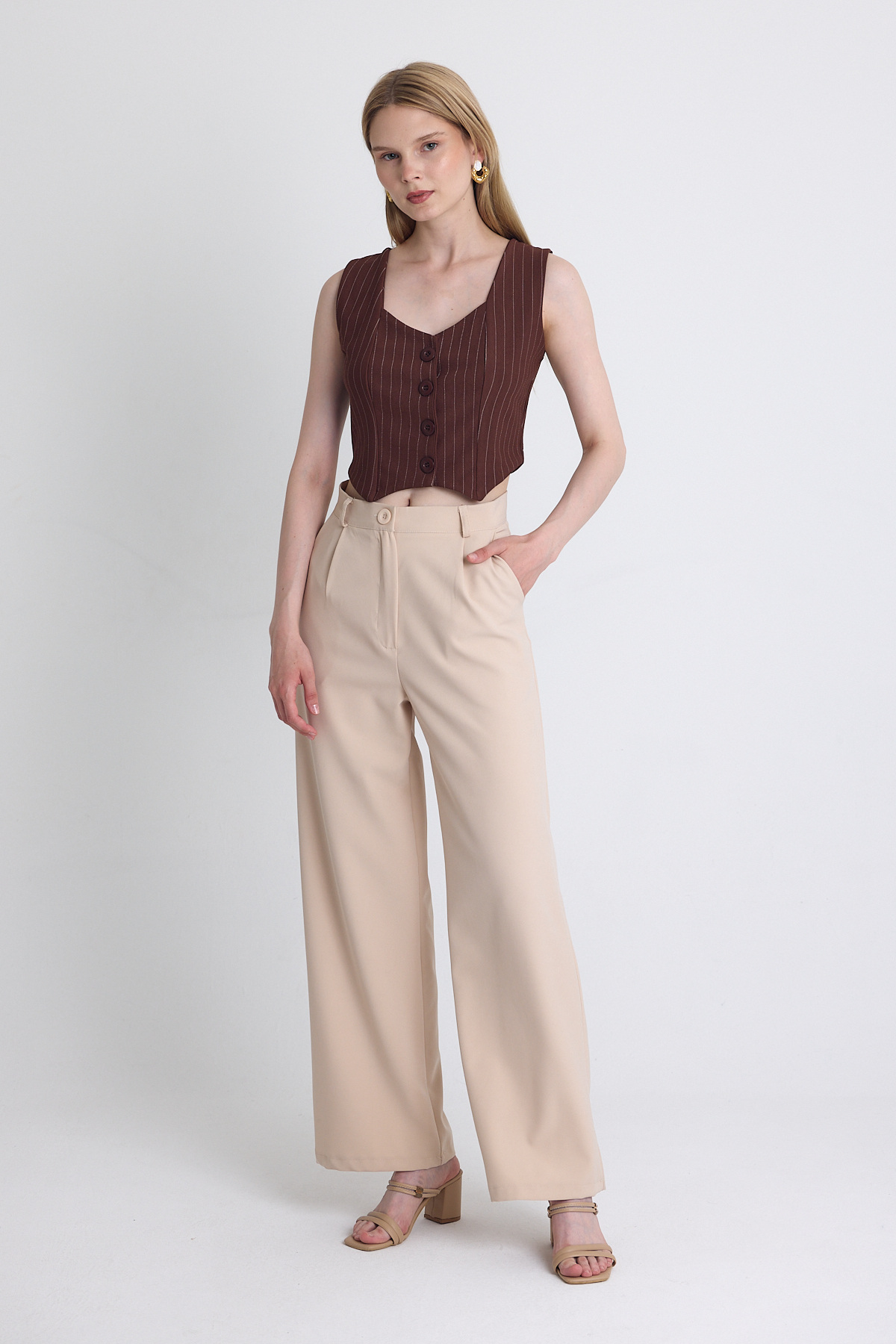 Kahve Çizgili V Yaka Pens Detaylı Düğmeli Crop Yelek 4288A - RAYS