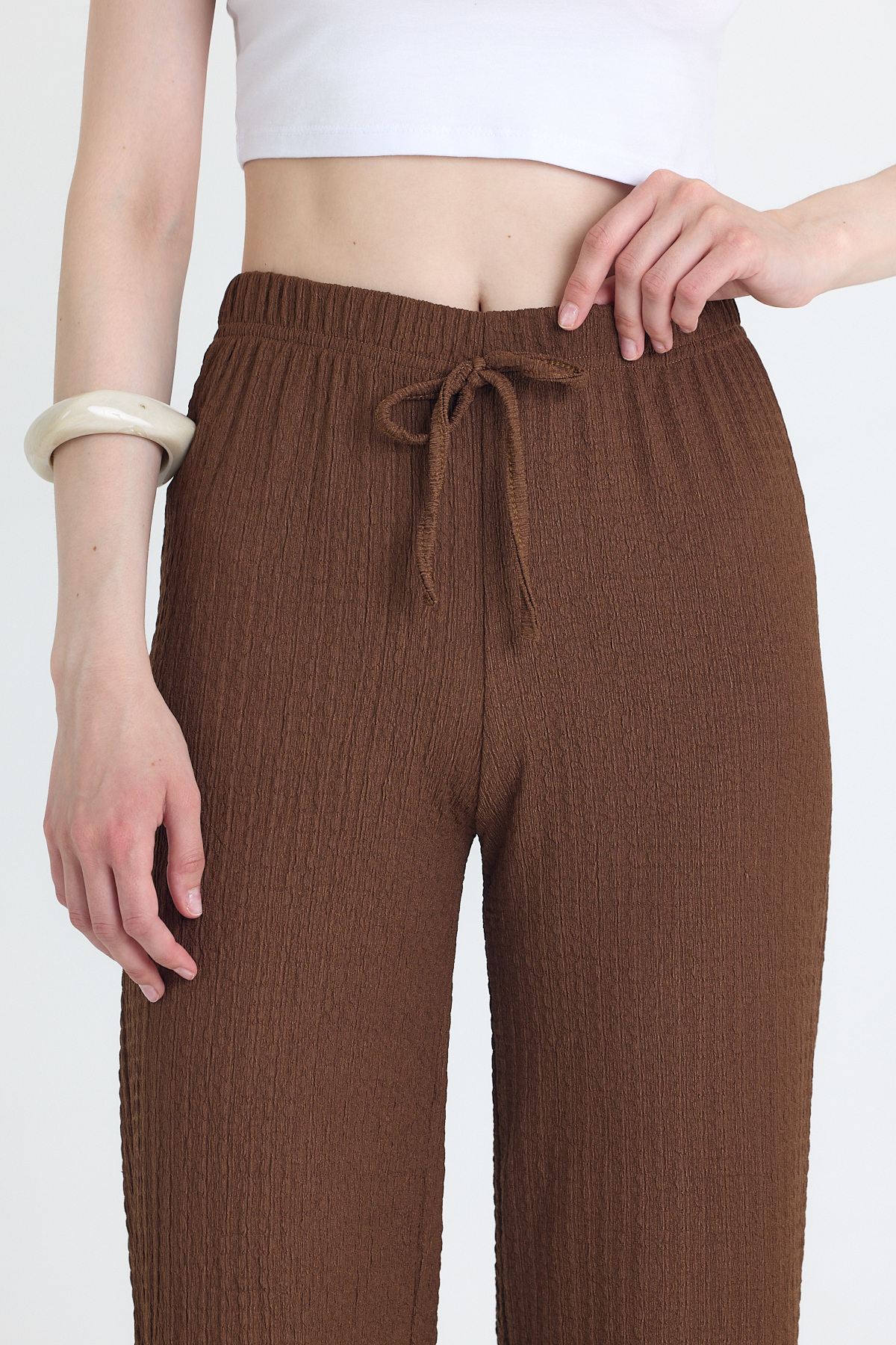 Kahve Geniş Paça Dökümlü Bürümcük Kumaş Pantolon 326 - 4