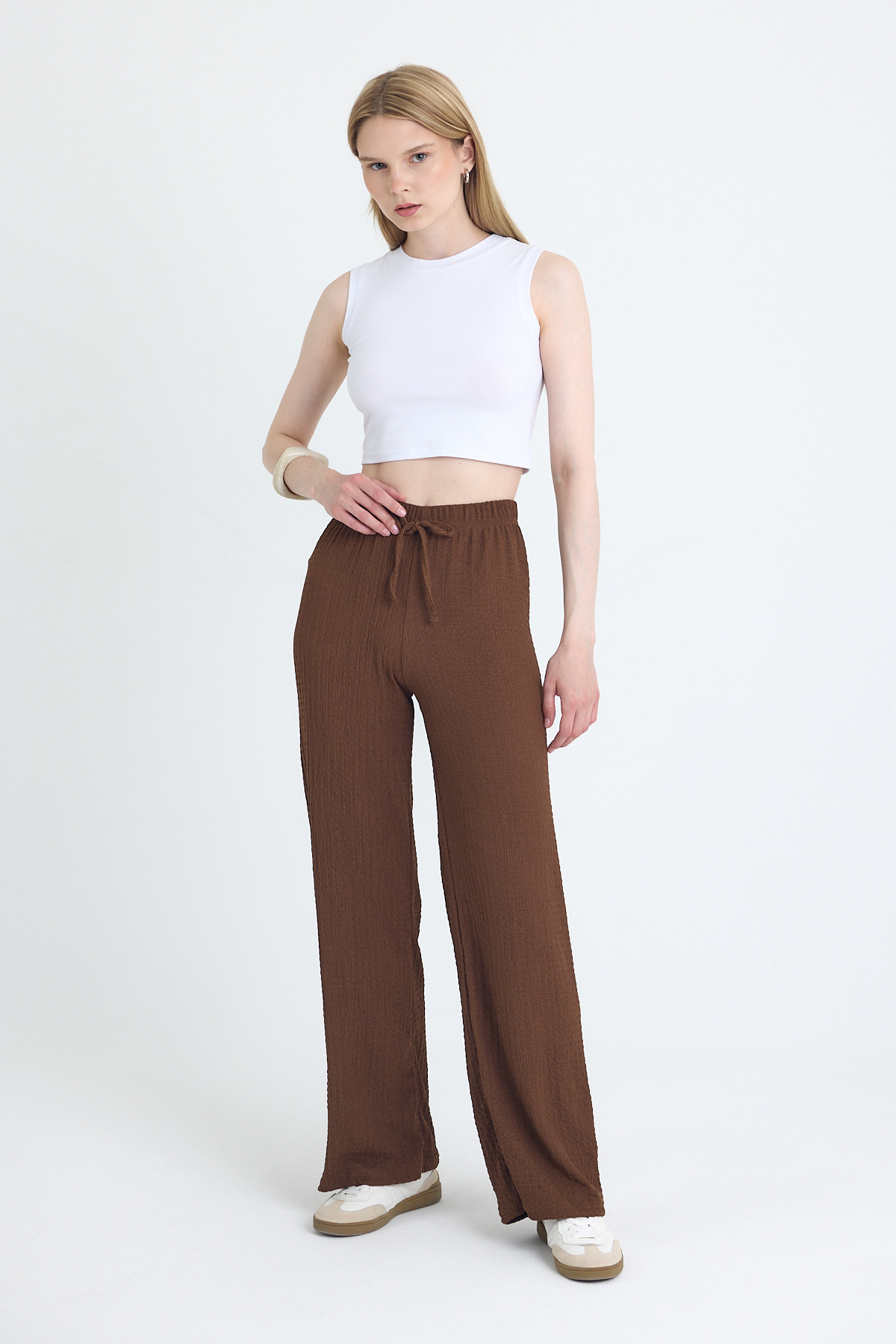 Kahve Geniş Paça Dökümlü Bürümcük Kumaş Pantolon 326 - 2