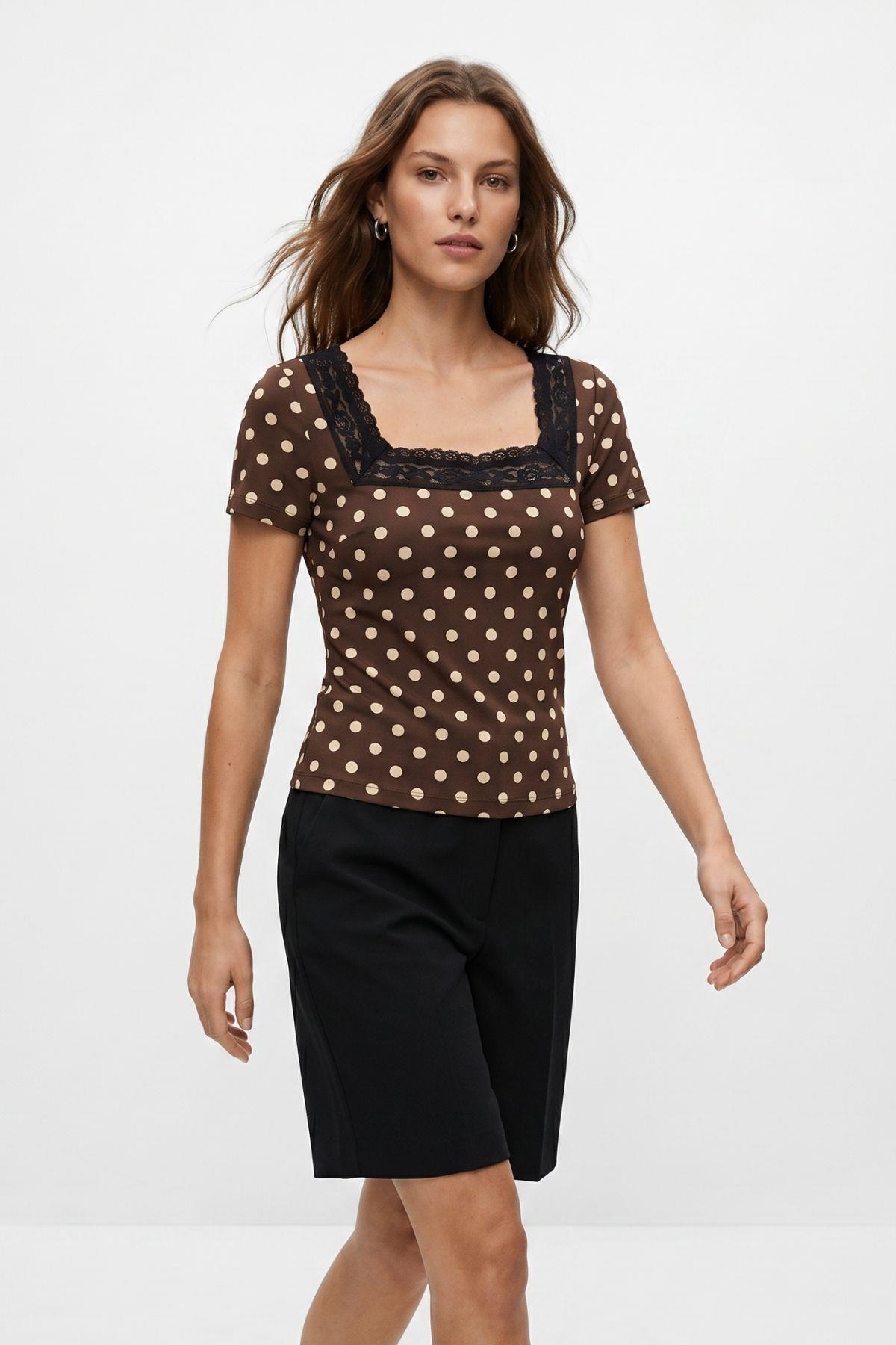 Kahve Kare Yaka Dantel Detaylı Puantiyeli Crop Bluz 089 - RAYS