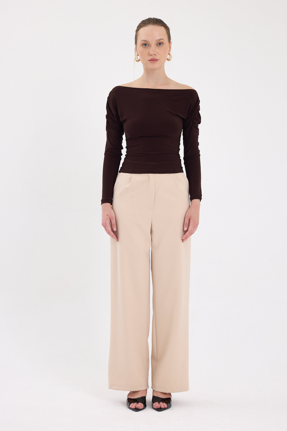 Kahve Kayık Yaka Kol Büzgülü Bluz 2433 - RAYS