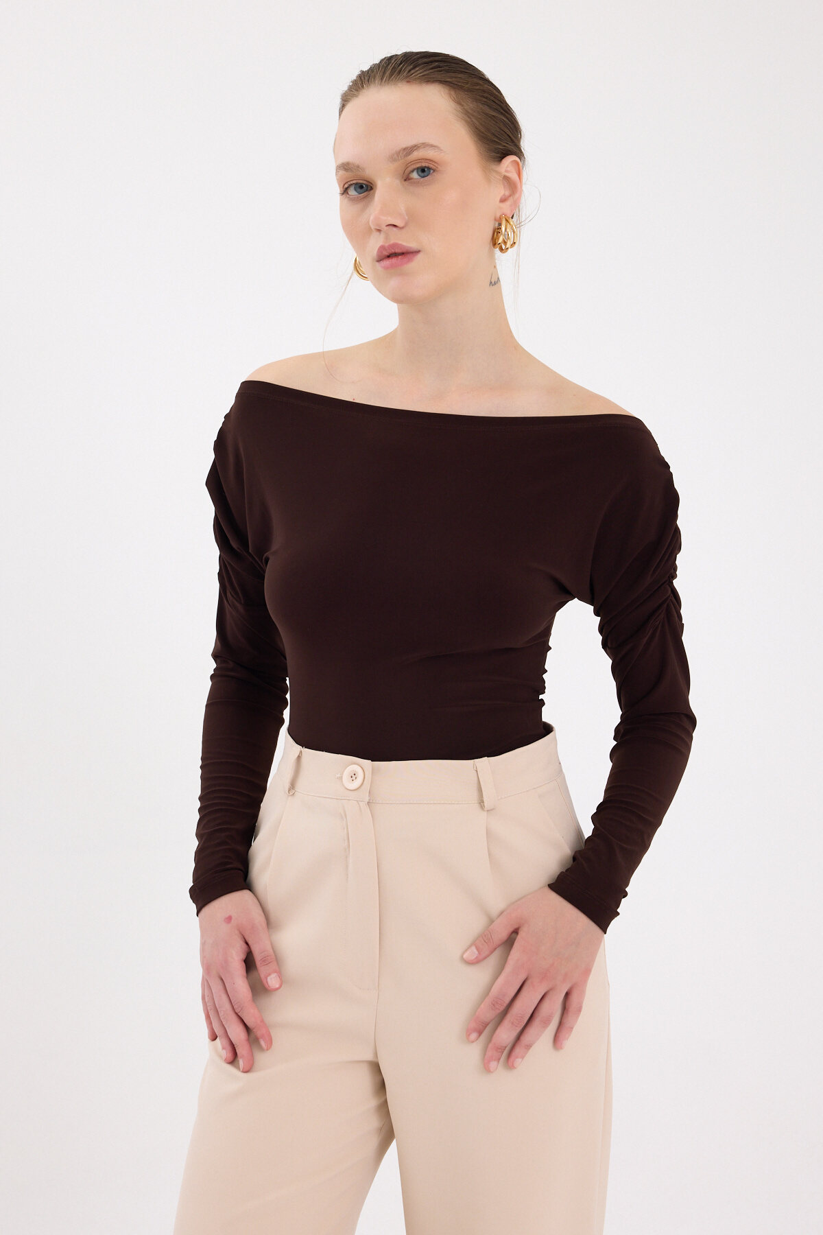 Kahve Kayık Yaka Kol Büzgülü Bluz 2433 - 1