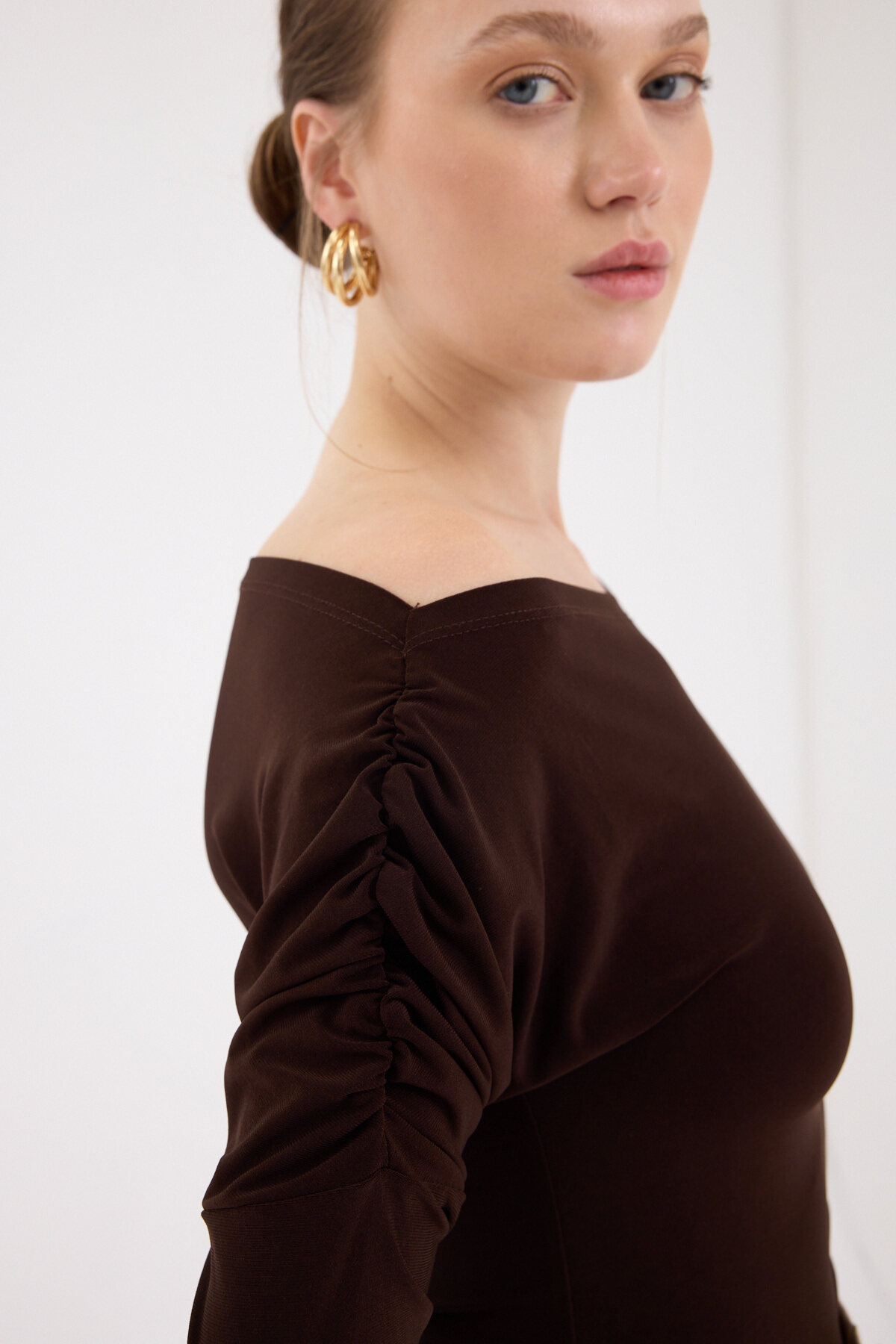 Kahve Kayık Yaka Kol Büzgülü Bluz 2433 - 4