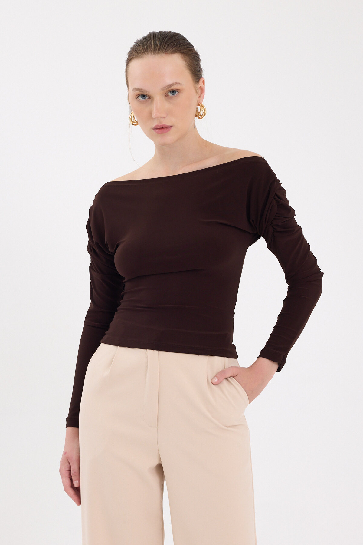 Kahve Kayık Yaka Kol Büzgülü Bluz 2433 - 6